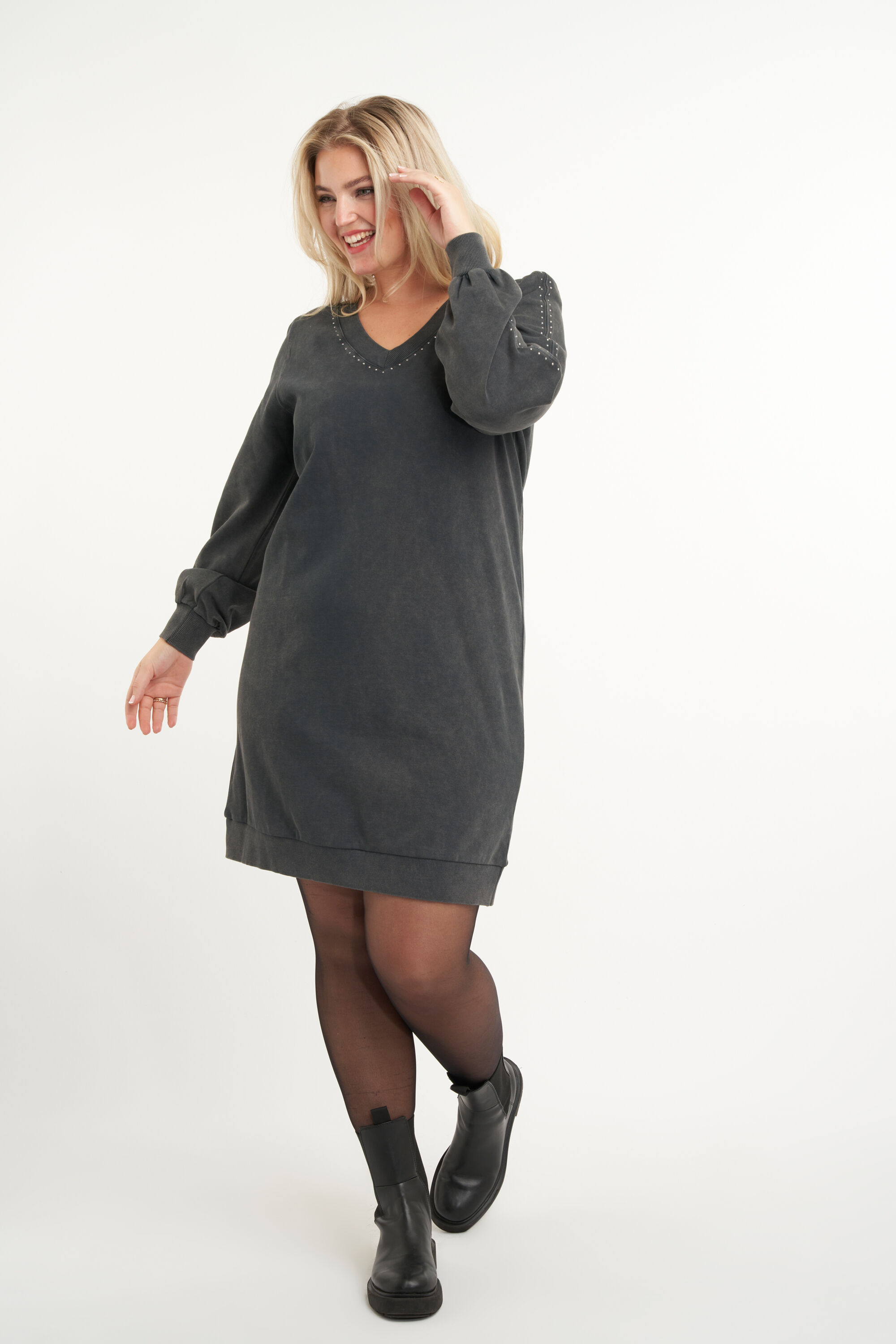 Robe pull  image number 7