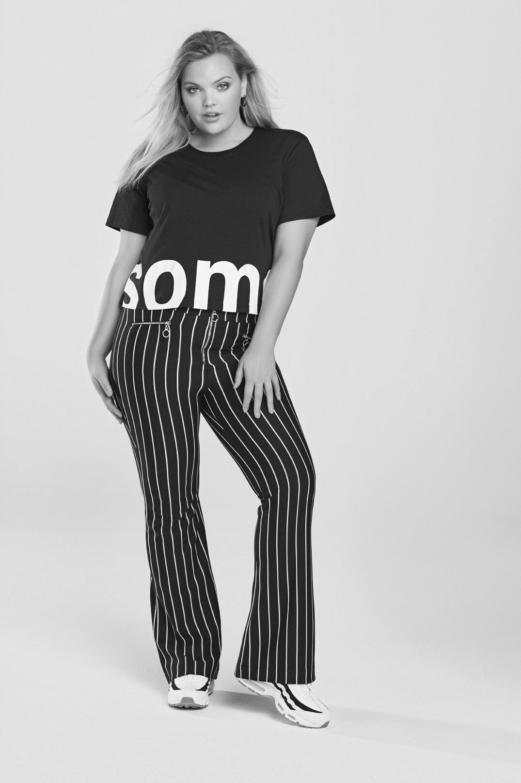 Pantalon ray&eacute; coupe &eacute;vas&eacute;e  image number 4