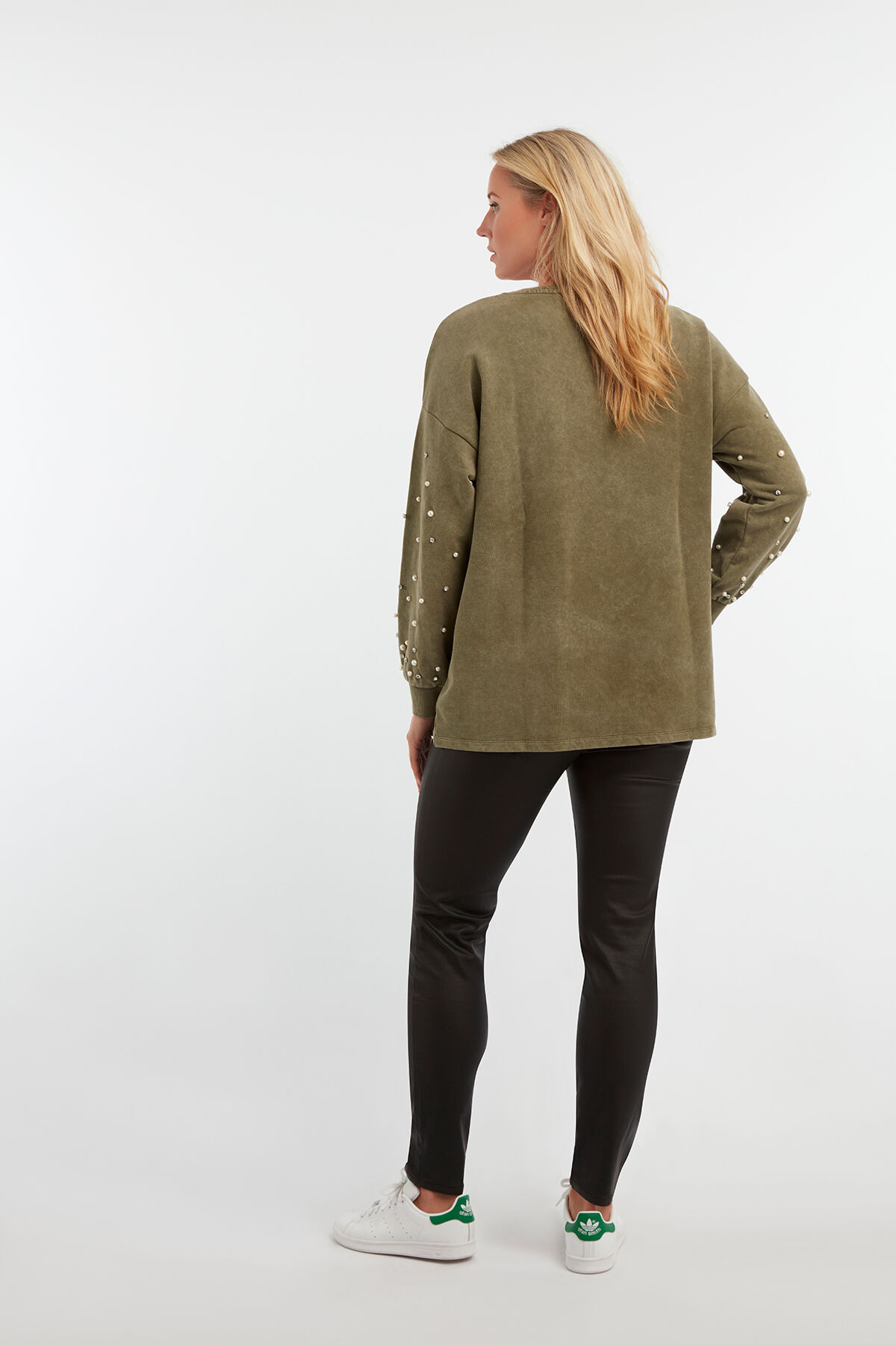 Washed sweater image number 4