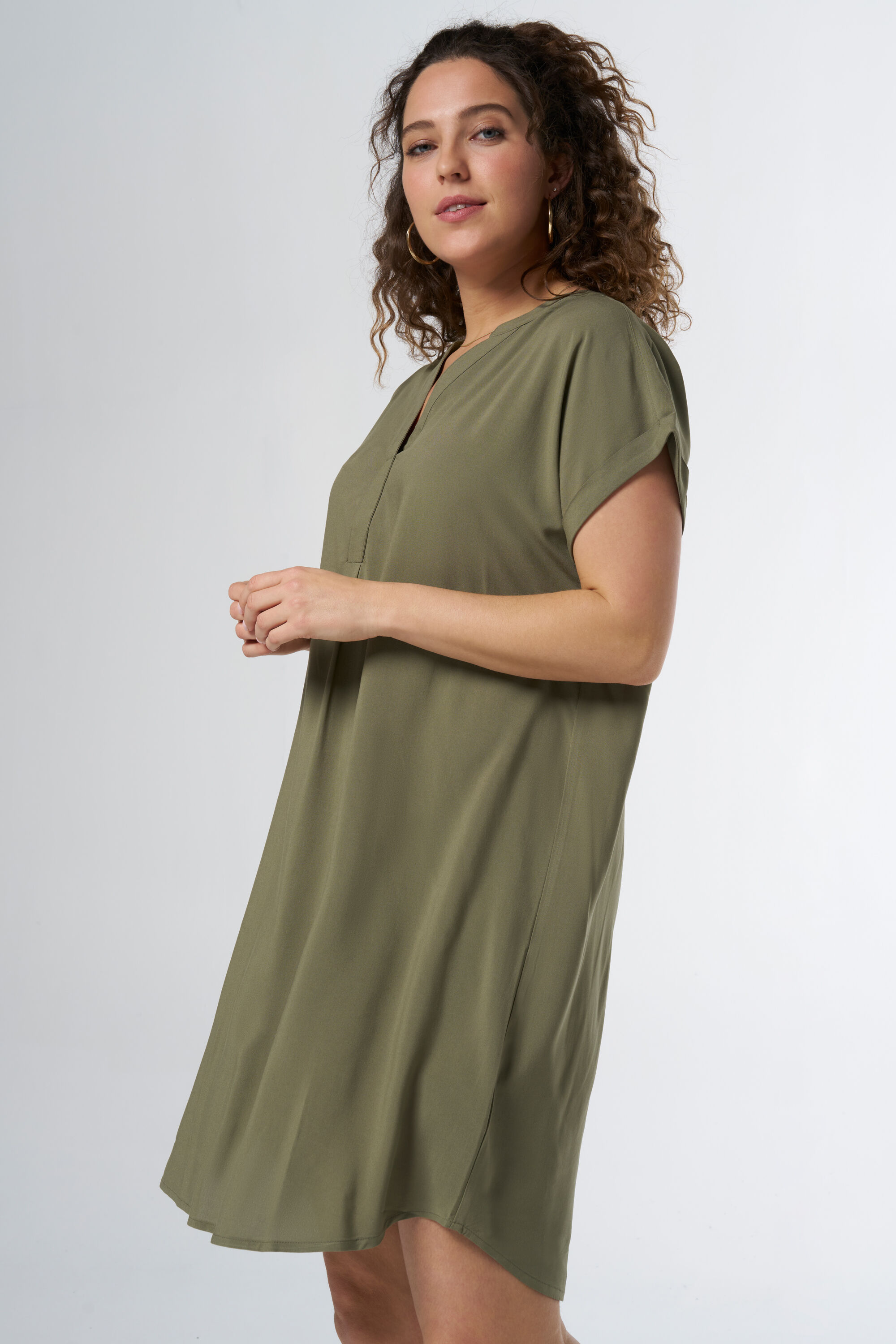 Ruimvallende jurk met v-hals image number 5