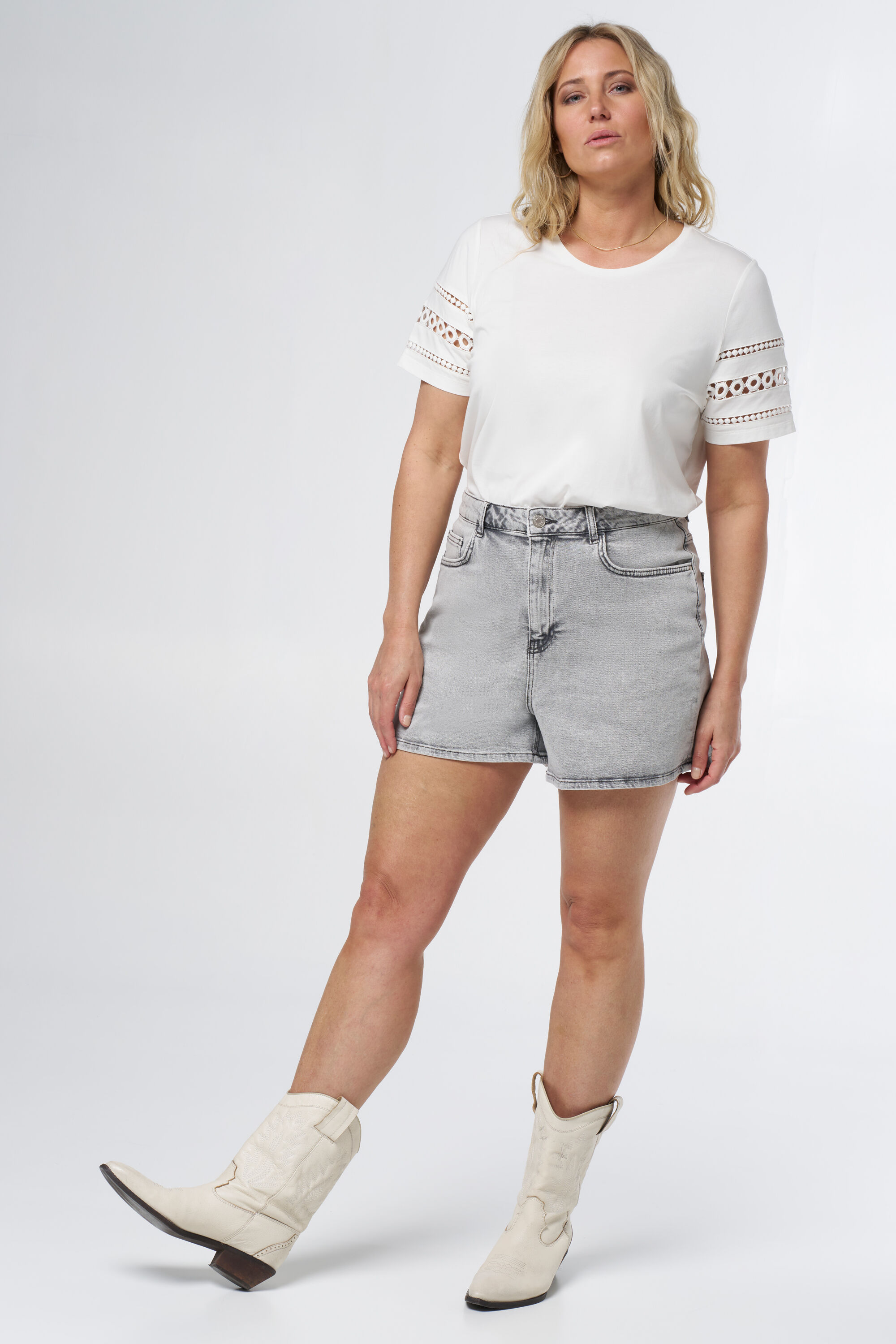 Ruimvallende denim short image number 6