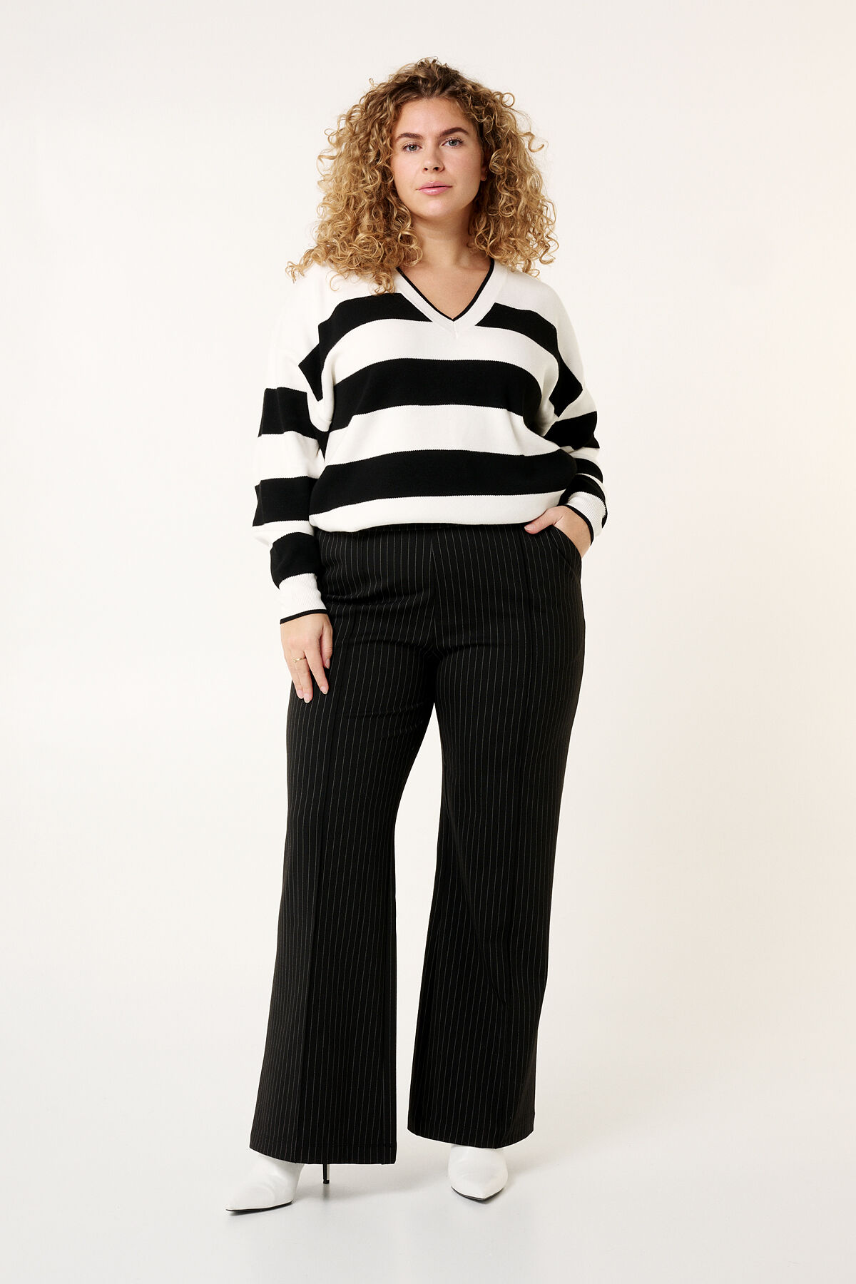 Pantalon &agrave; rayures craie et jambes larges  image number 6