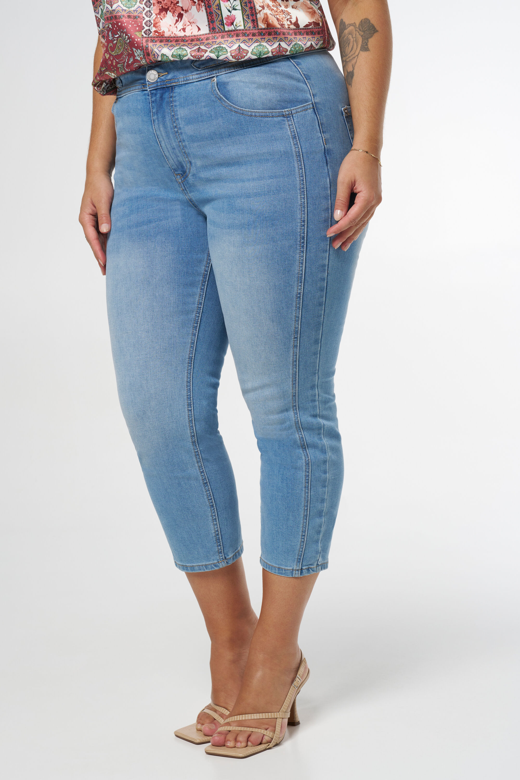 Jeans met ketting details image number 5