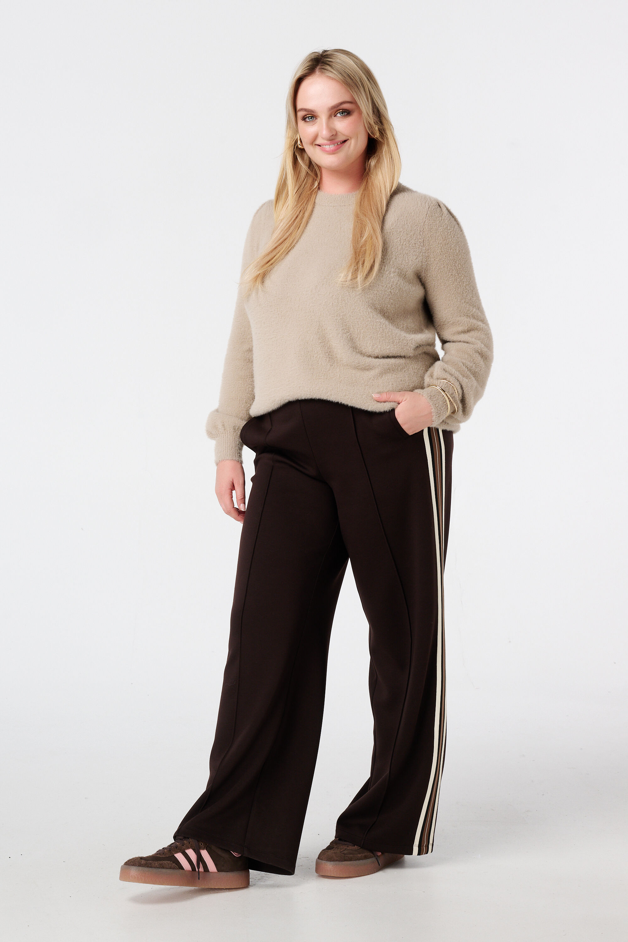 Pull tricot&eacute; en fil doux image number 5