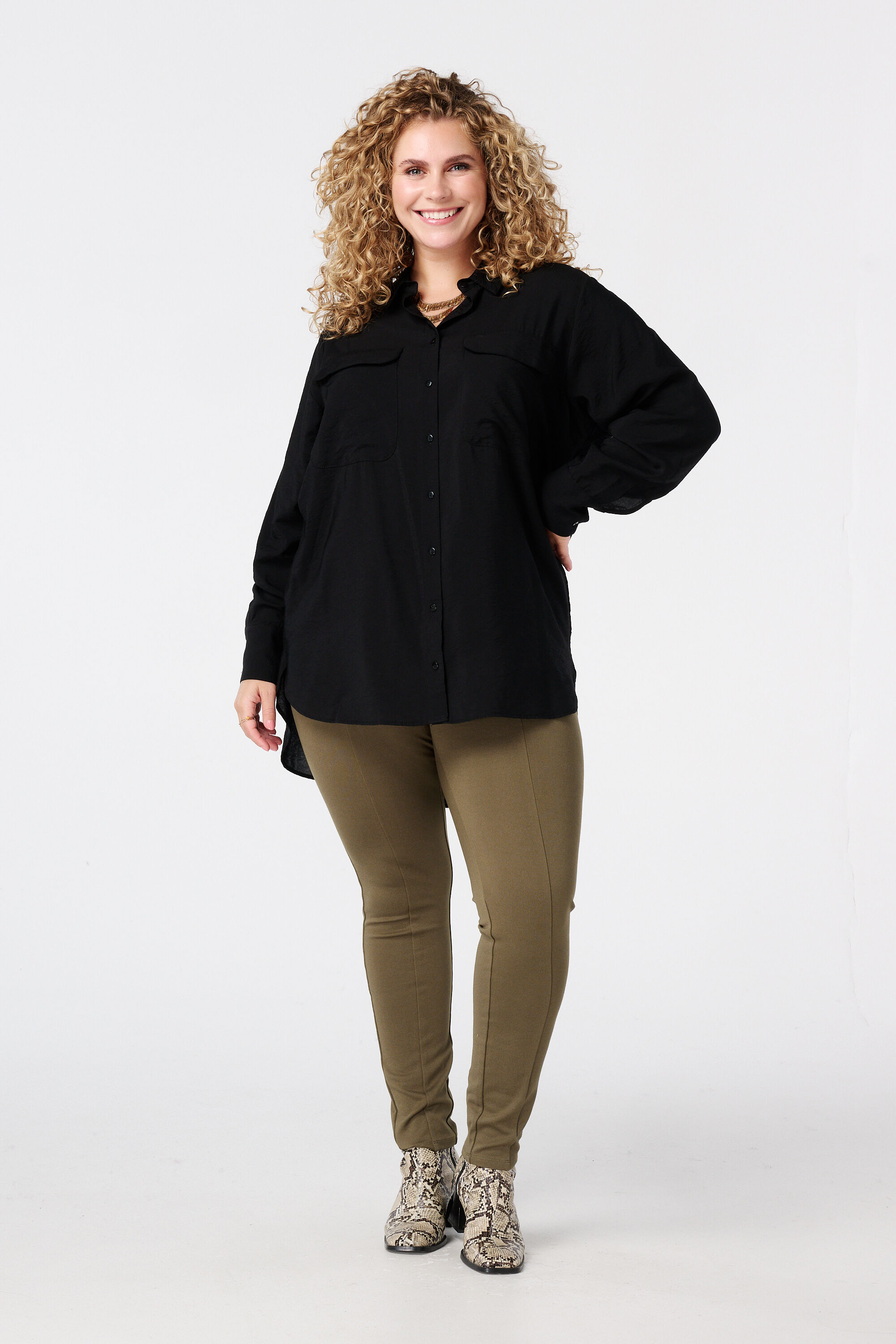 Blouse mi-longue avec poches d&eacute;coratives image number 5