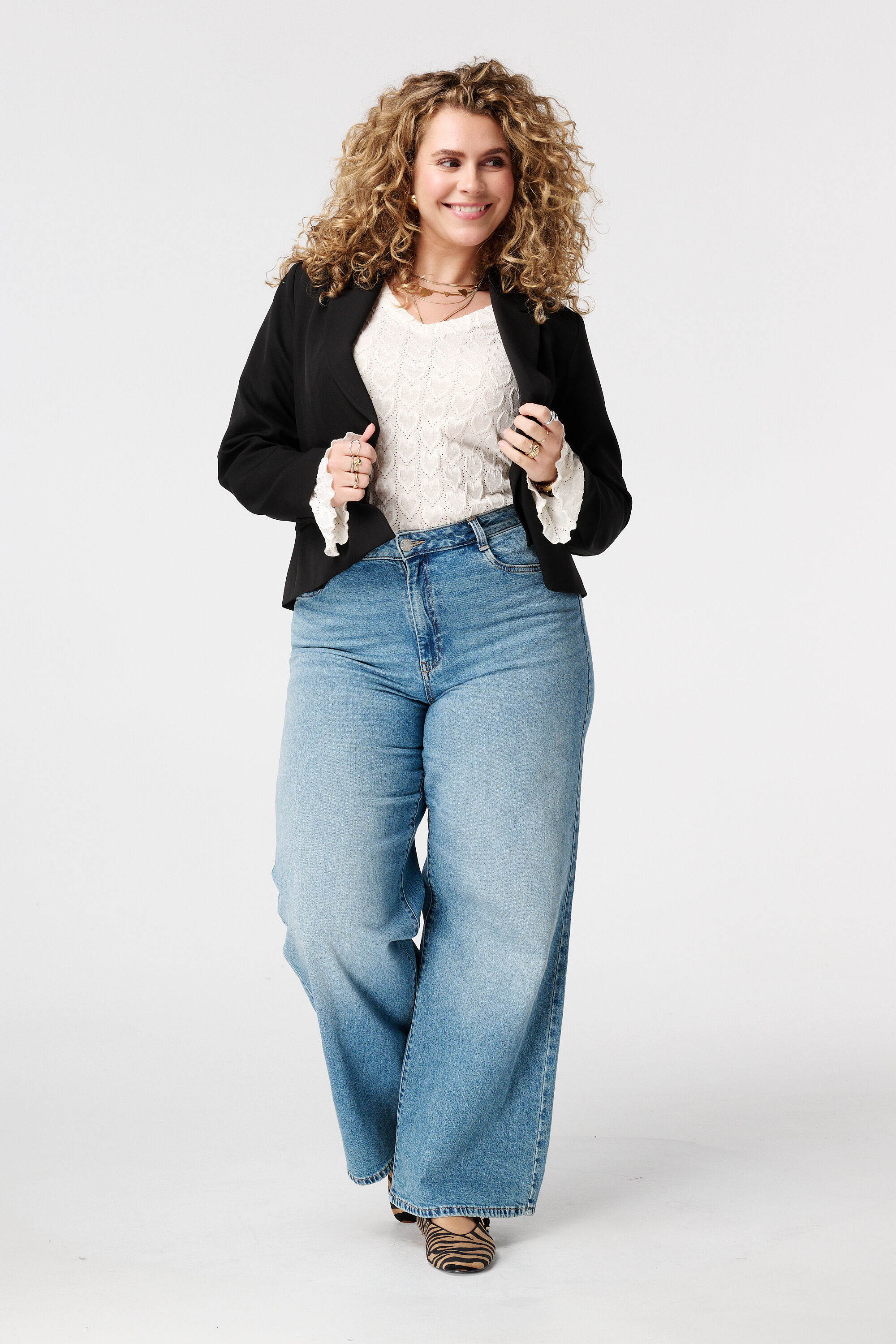 Blazer court image number 5