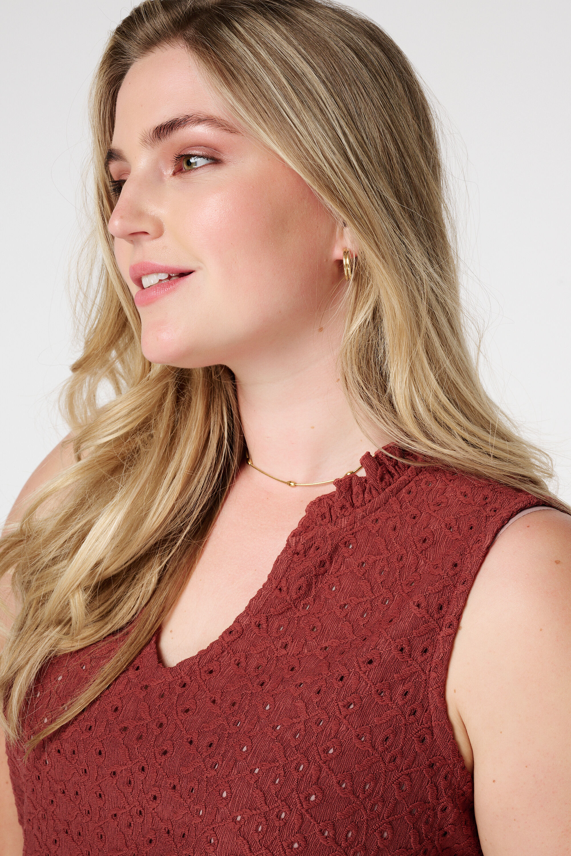 Mouwloze broderie top image number 4