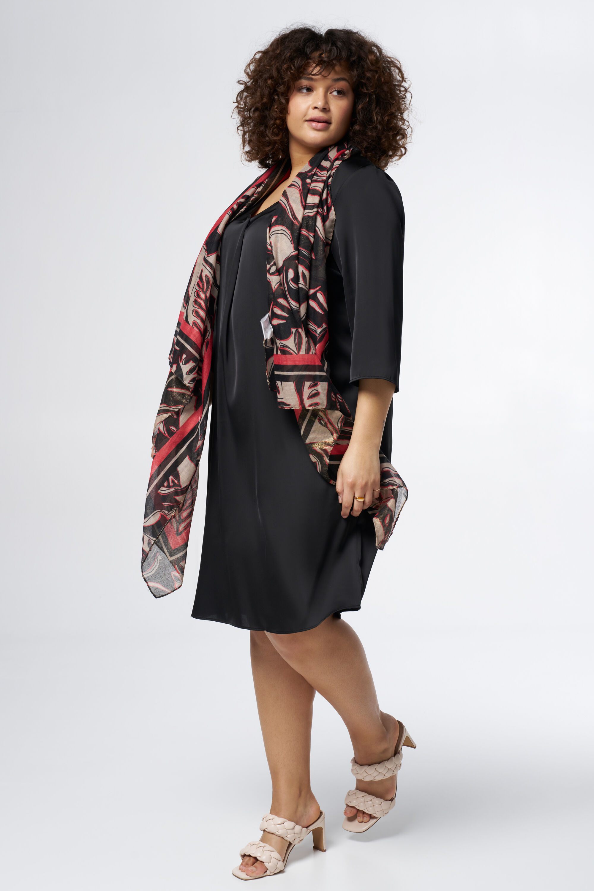 Rechtvallende jurk in satijn image number 6