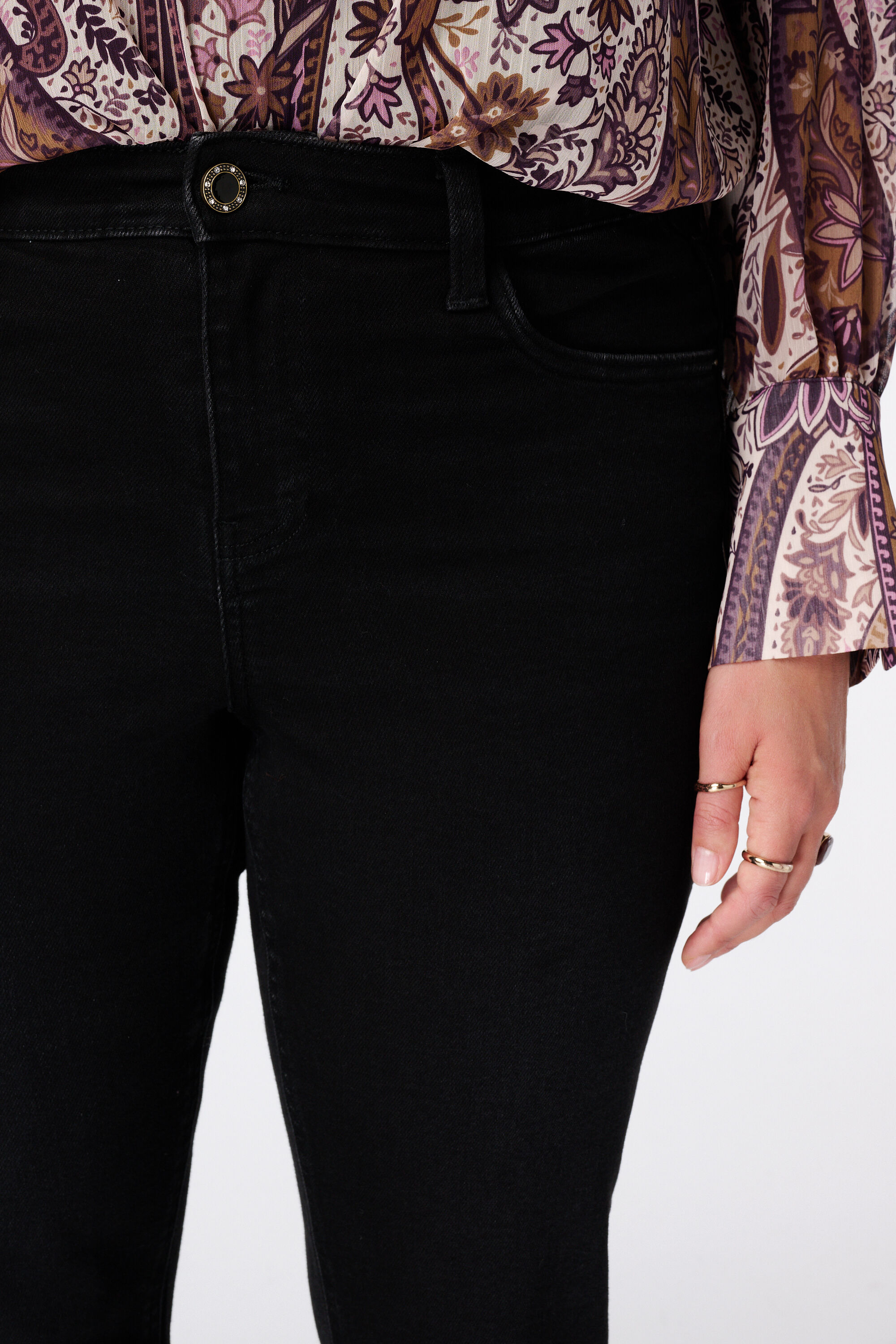 Straight leg jeans image number 4