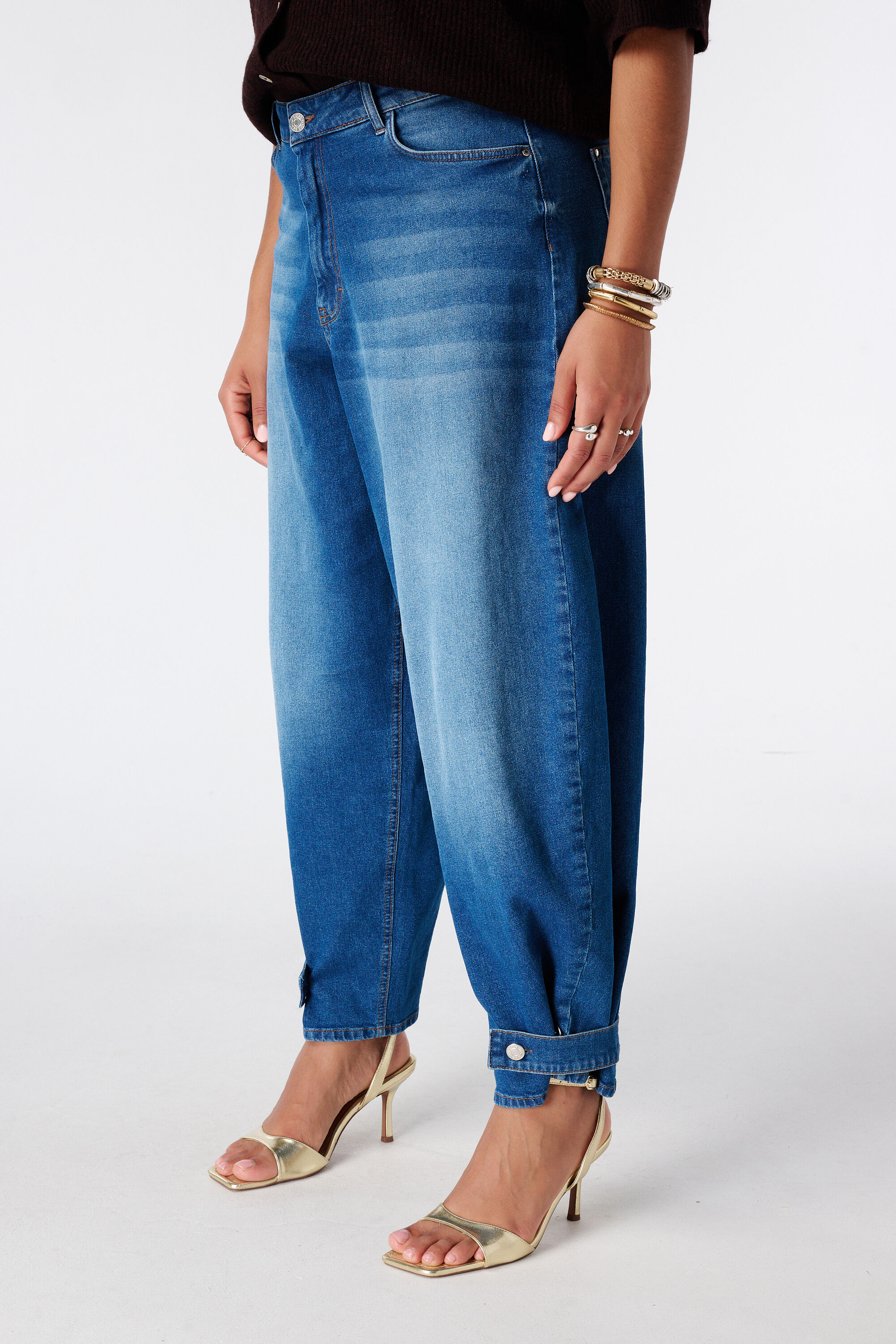 Barrel jeans met gespen image number 5