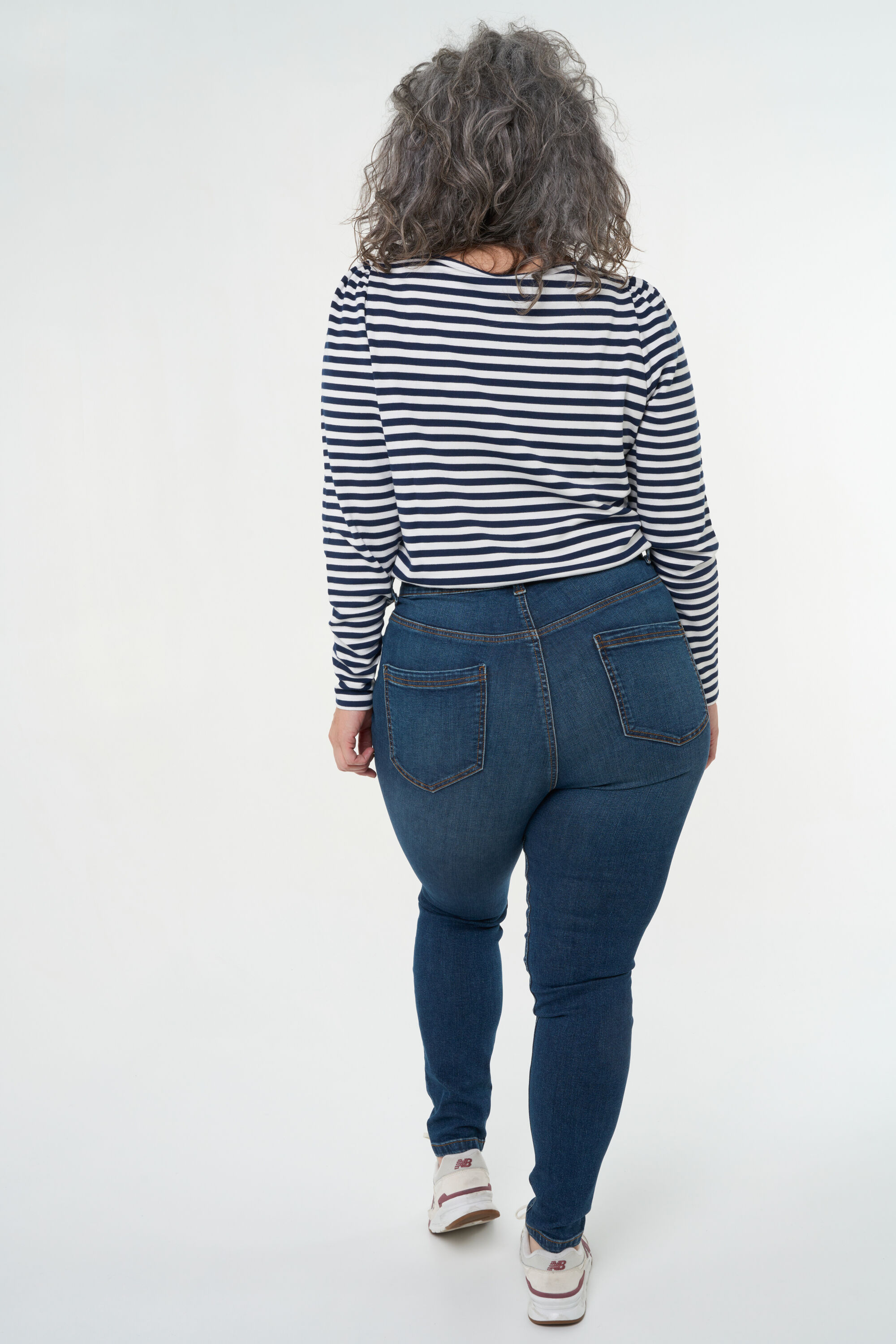 Skinny leg high waist jeans CHERRY image number 4