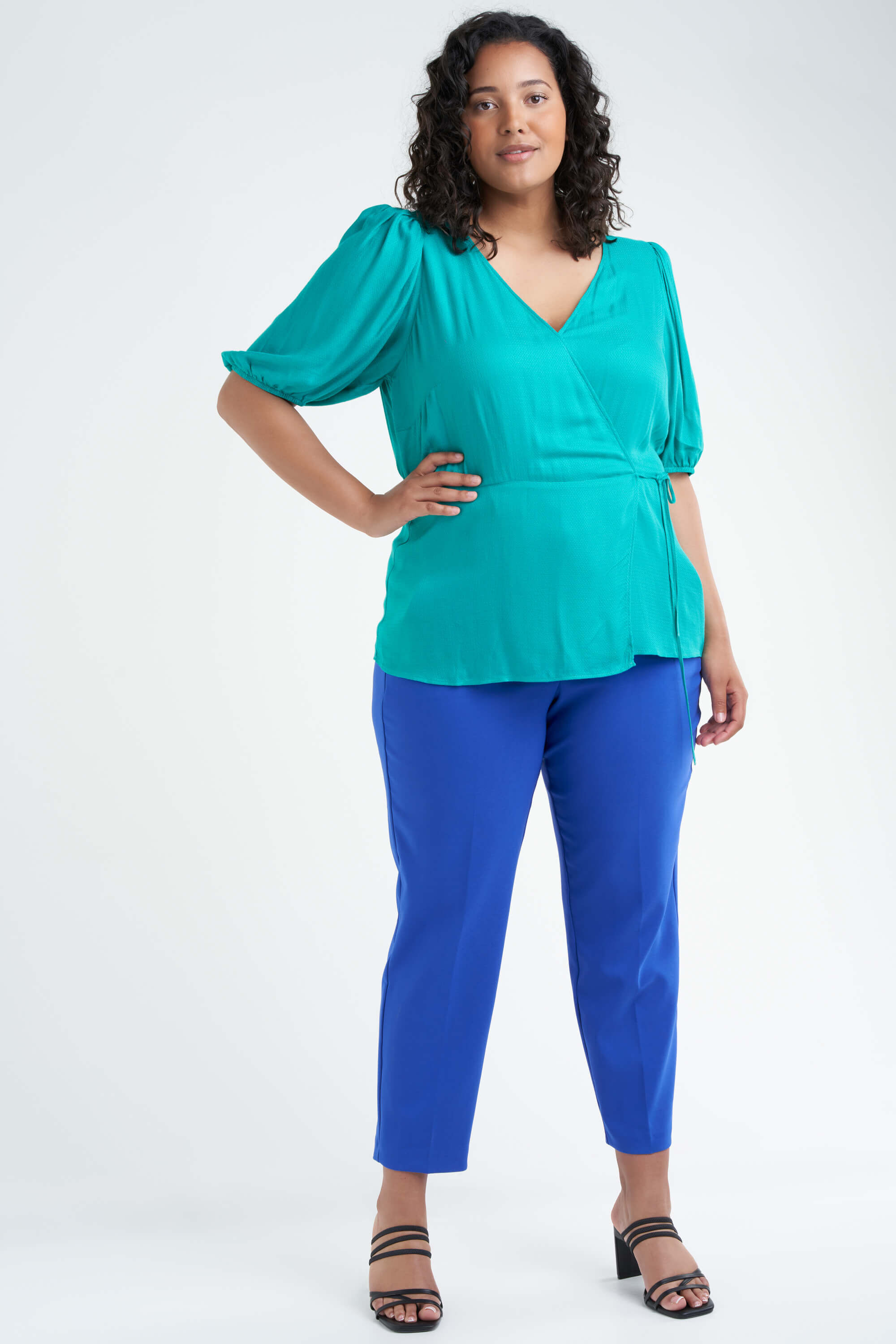 Chemisier cache-c&oelig;ur &agrave; manches bouffantes image number 5