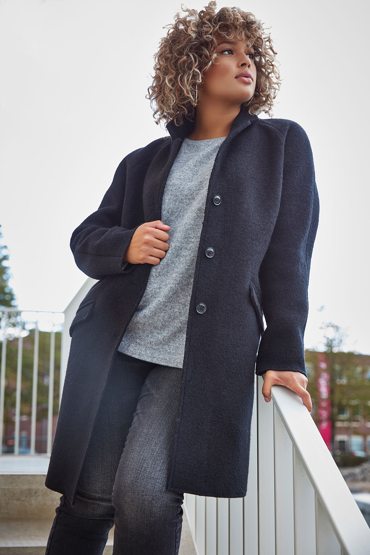 Manteau en laine avec boutons image number 4