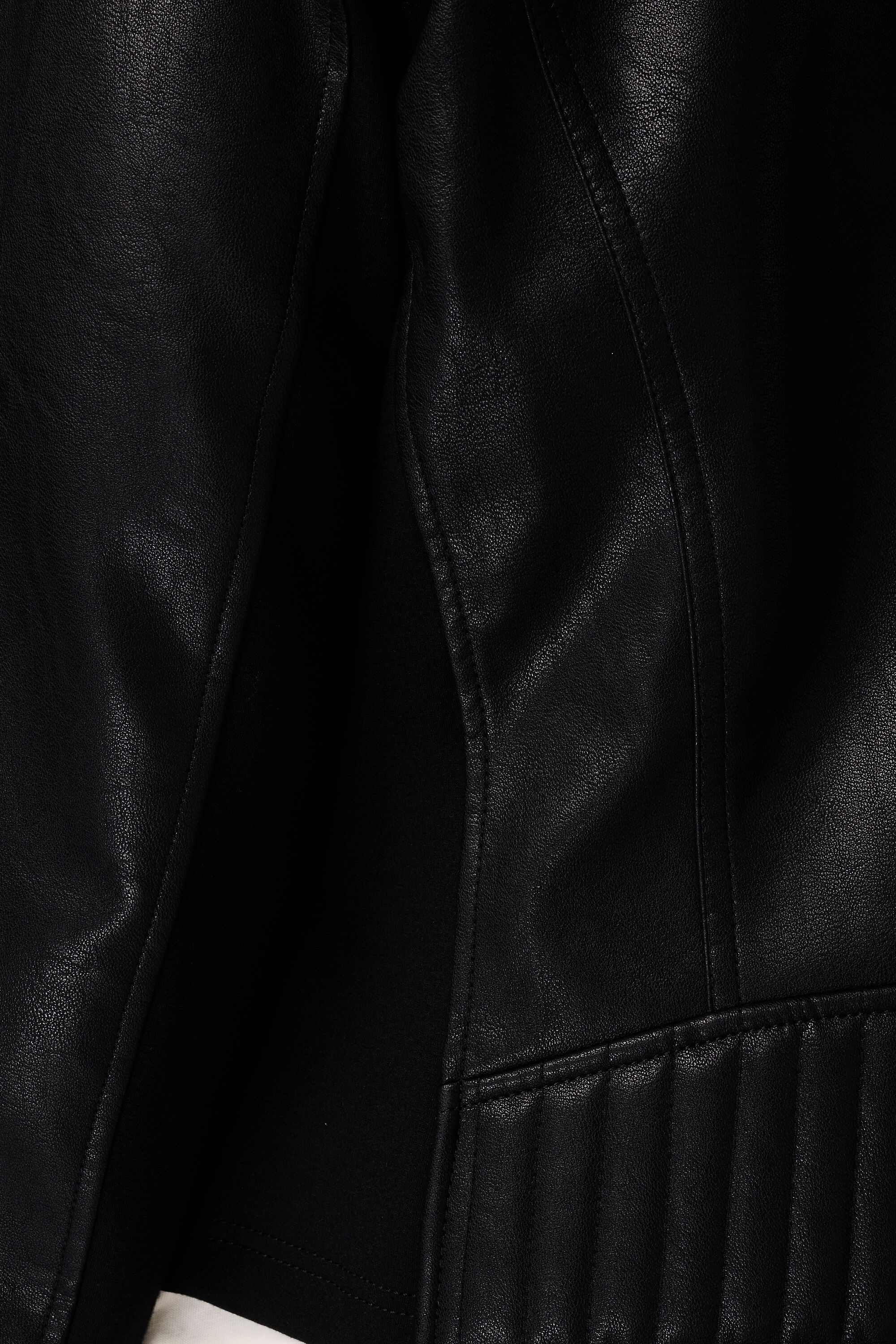 Leerlook jacket met zilveren details image number 6