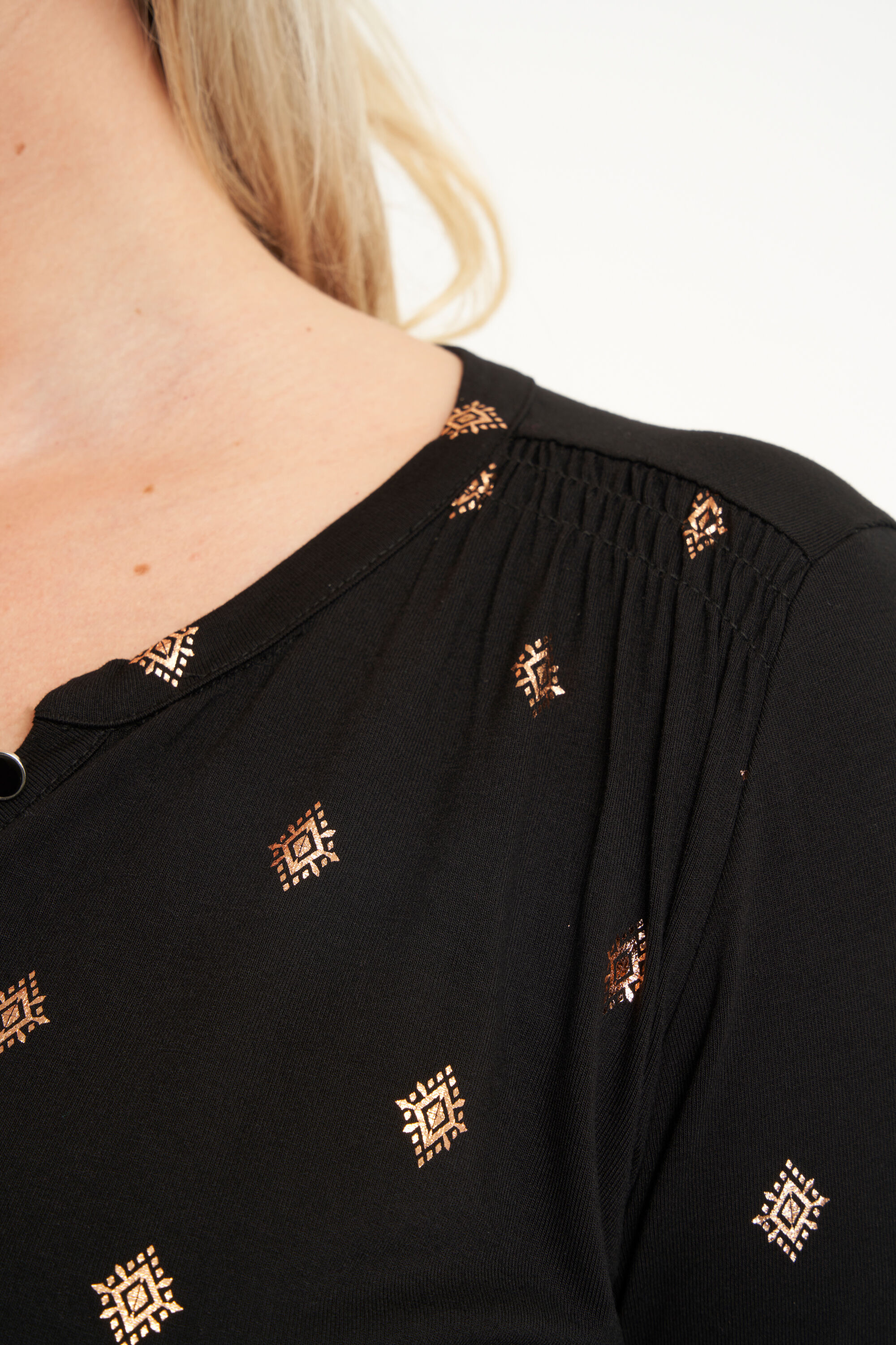 Top met foilprint image number 4