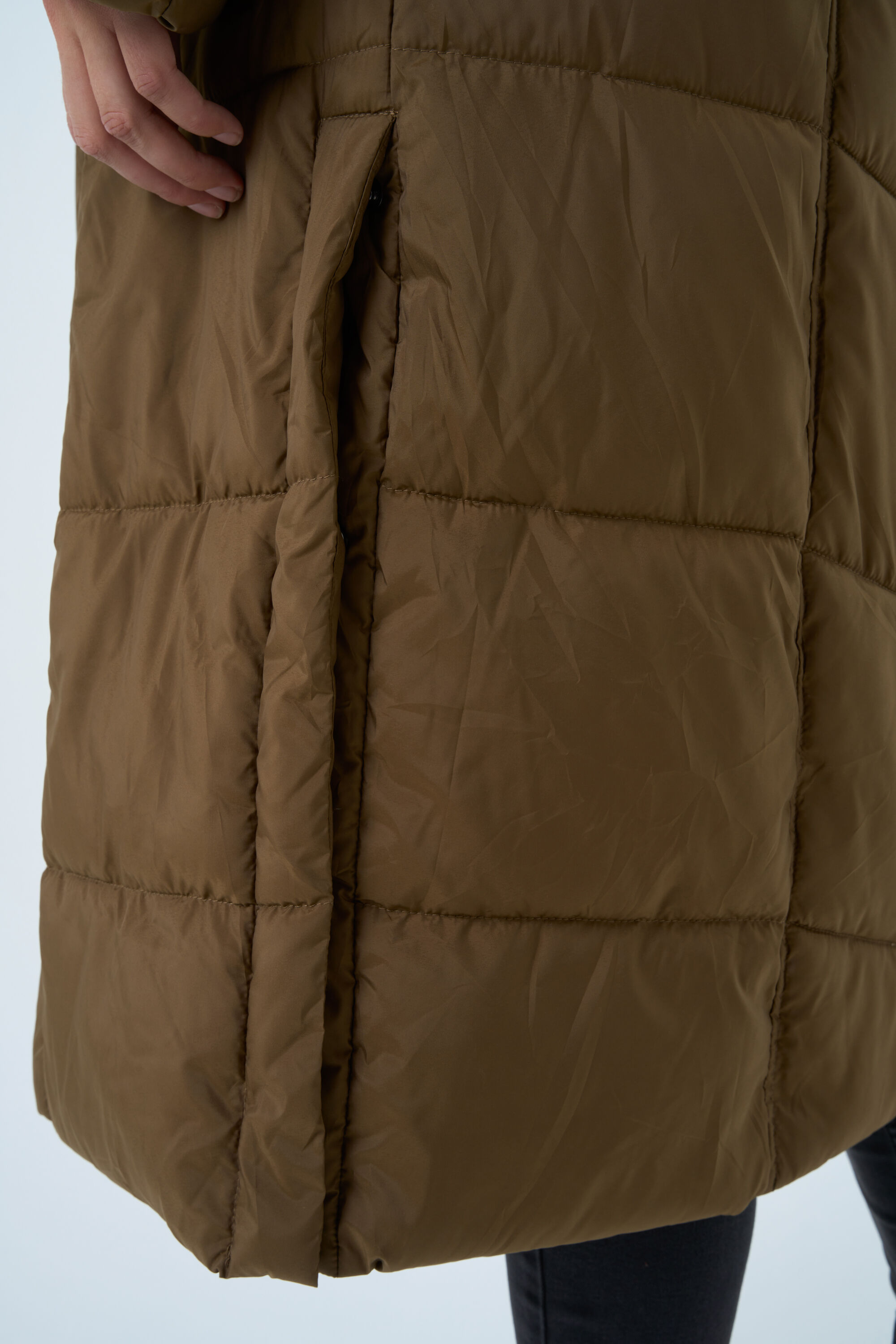 Lange gewatteerde jas met ceintuur image number 4