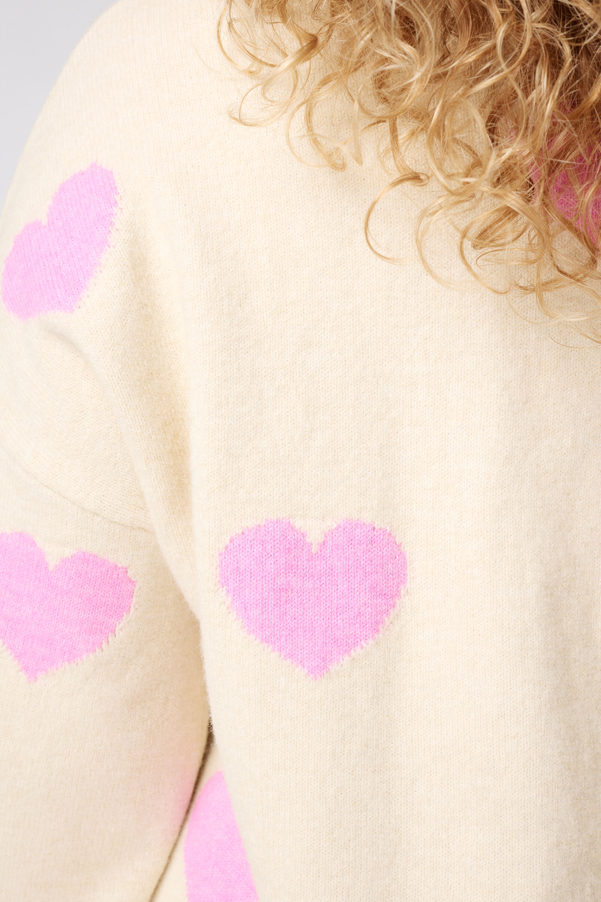 Gebreide trui met hartjespatroon image number 6