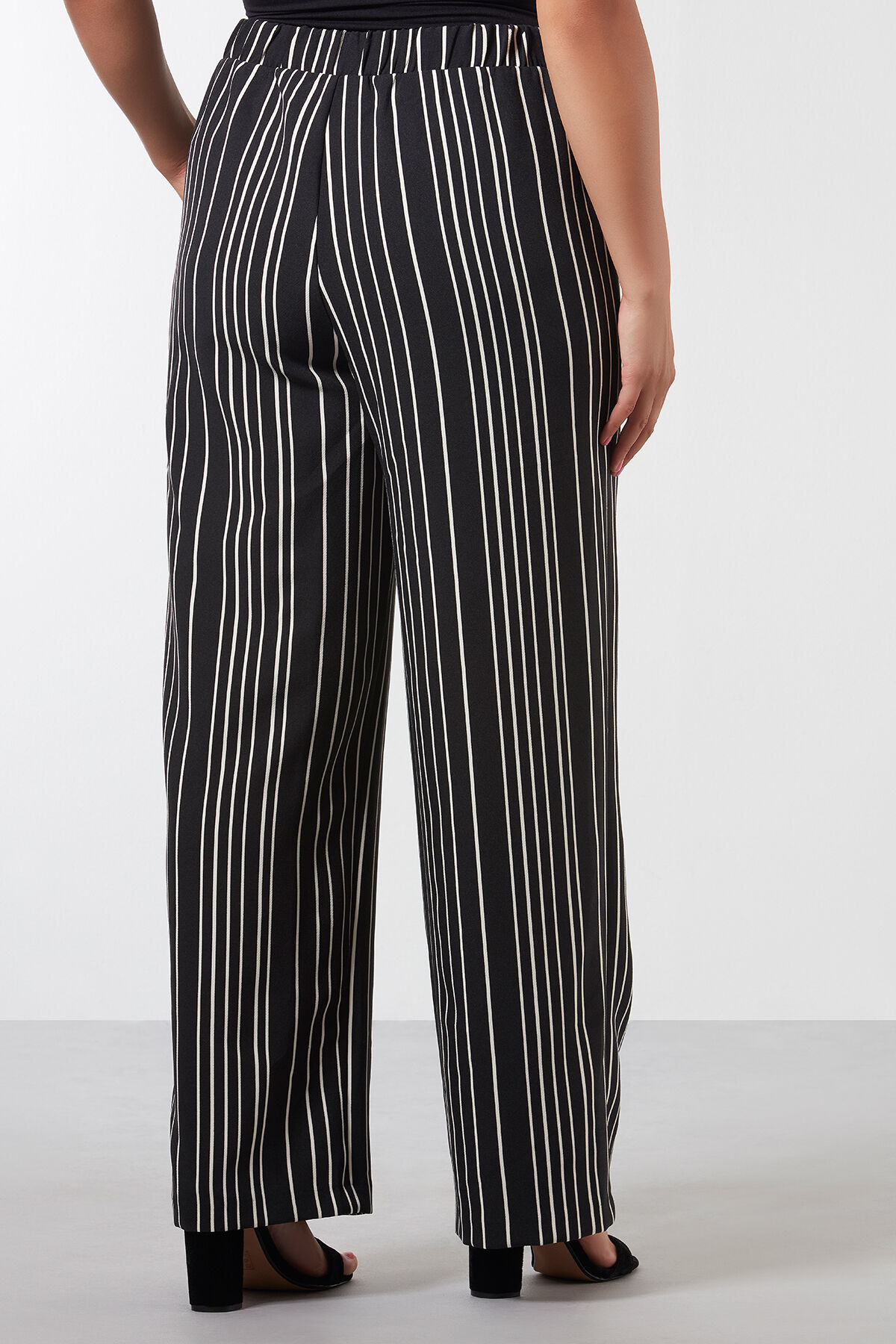 Wijdvallende broek met streepprint  image number 3