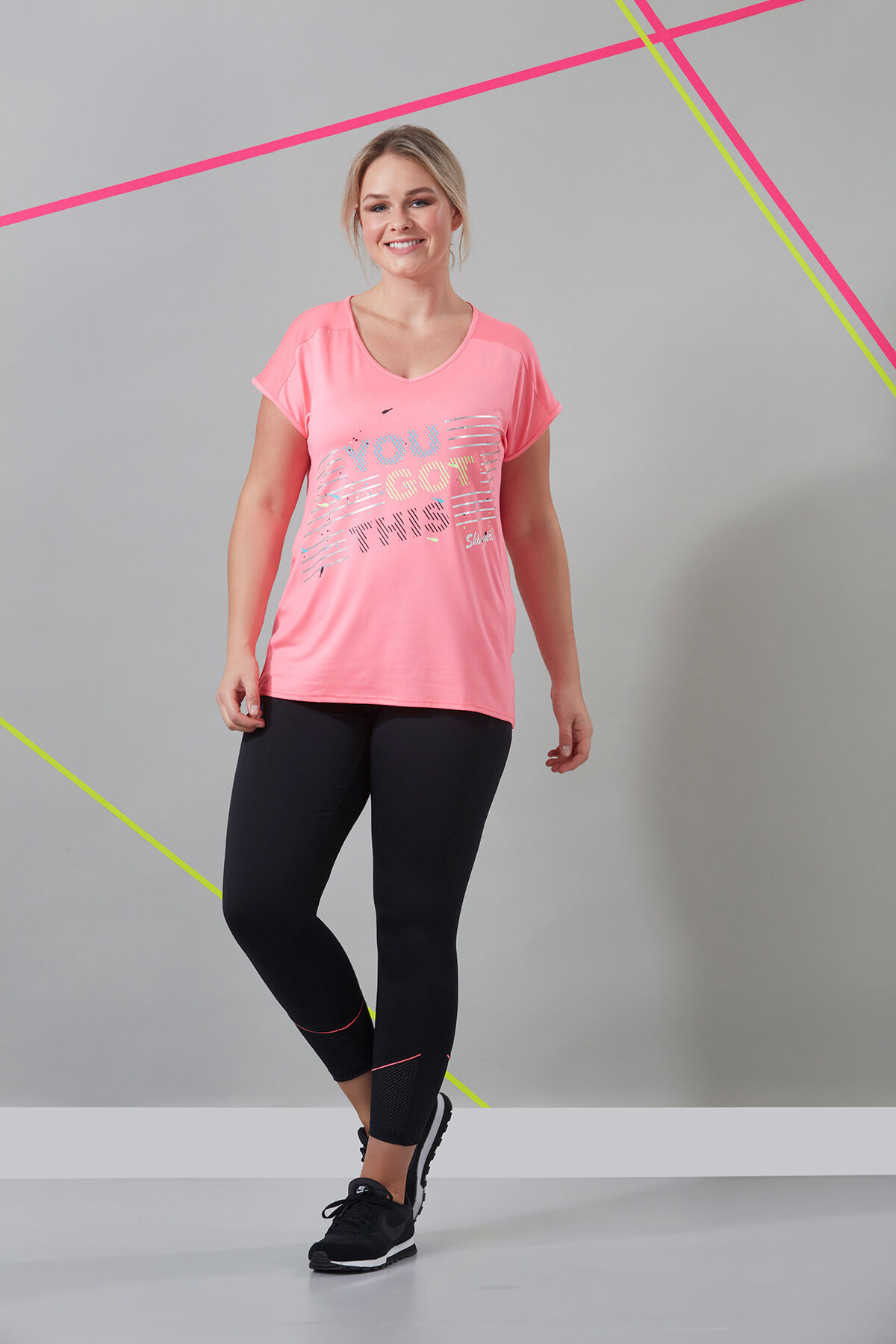 Haut de sport avec d&eacute;tails en maille image number 3