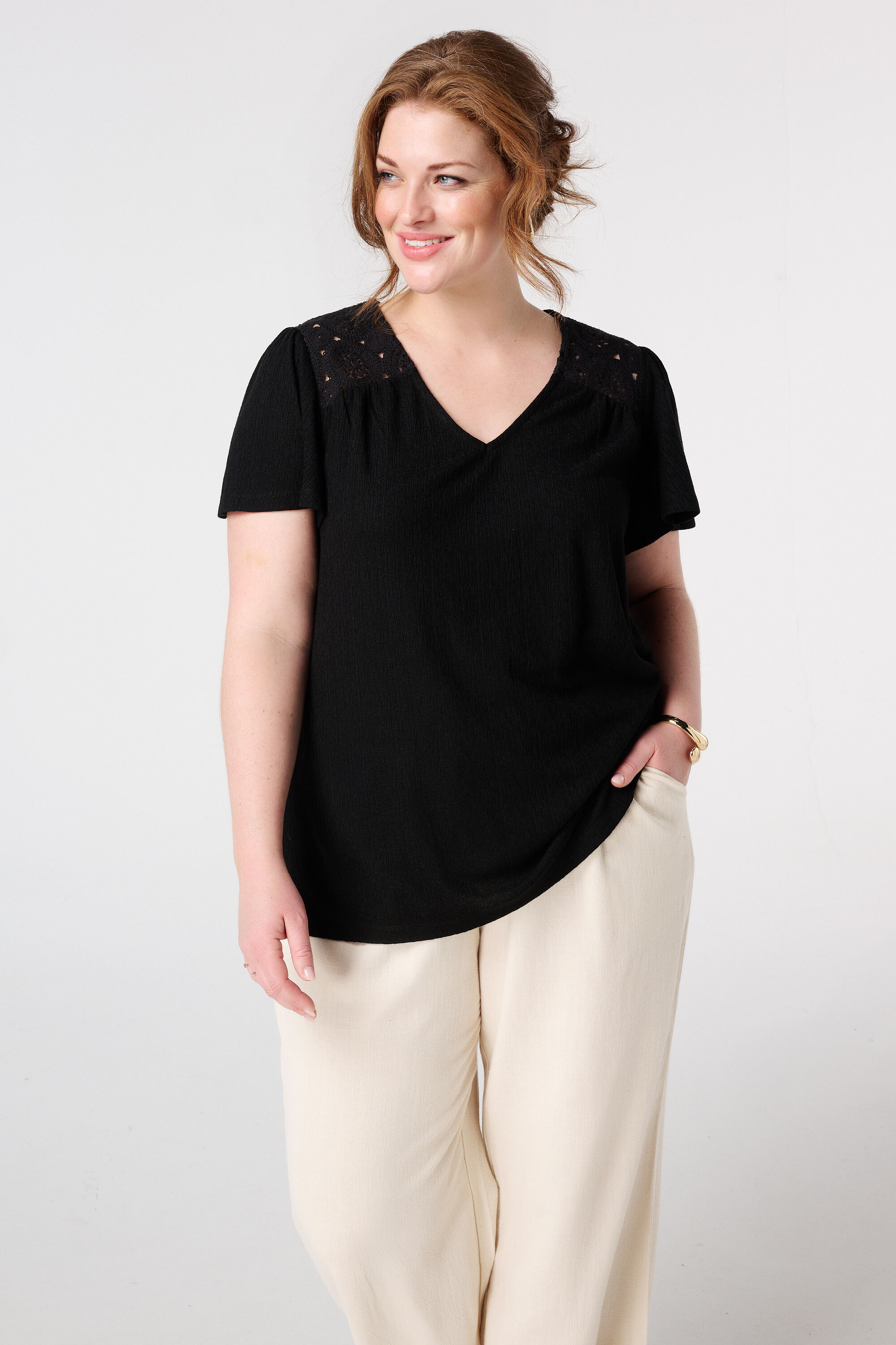 T-shirt met crochet details image number 4