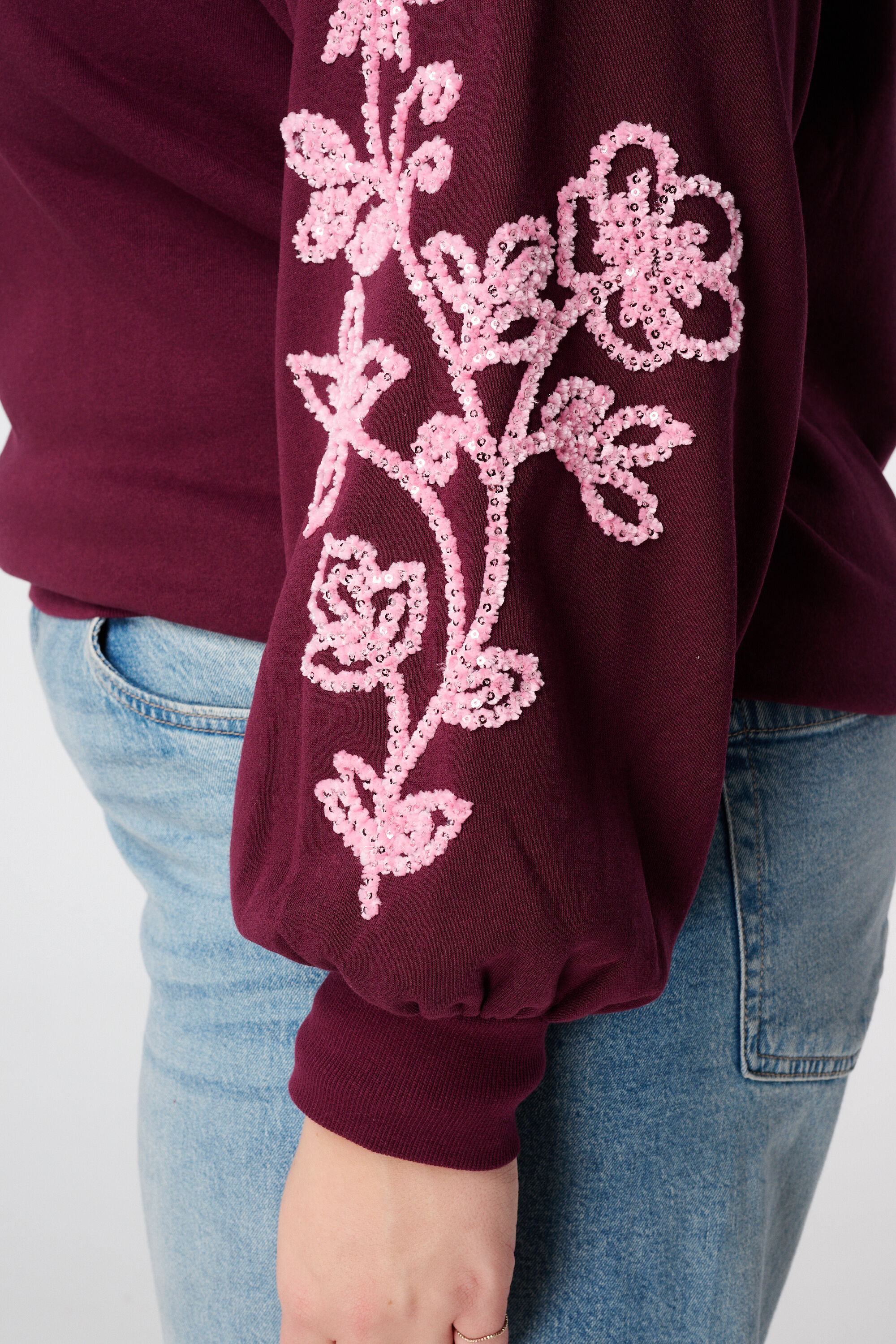 Trui met zachte embroidery op de mouwen image number 6