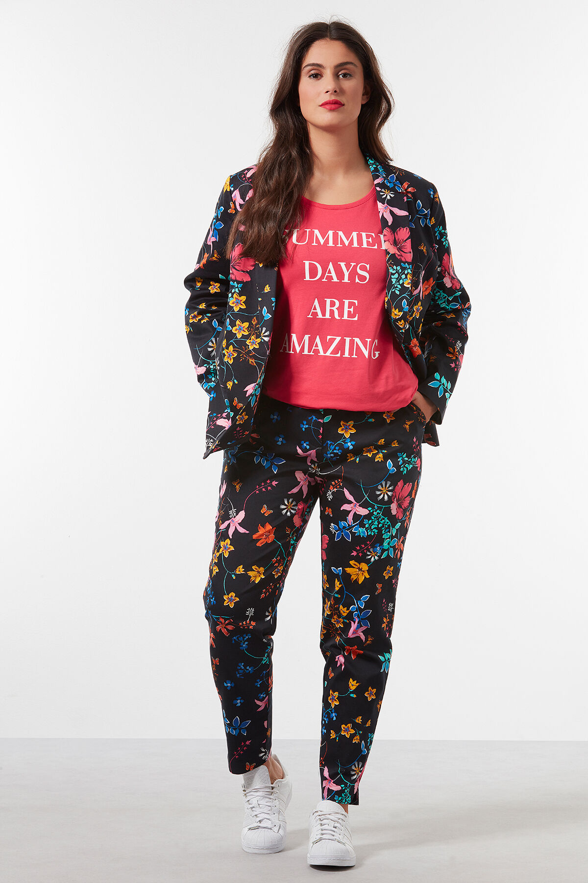 Pantalon avec imprim&eacute; floral image number 6