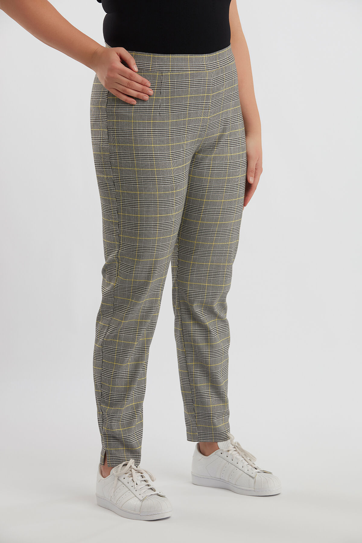 Geruite broek met rits image number 4