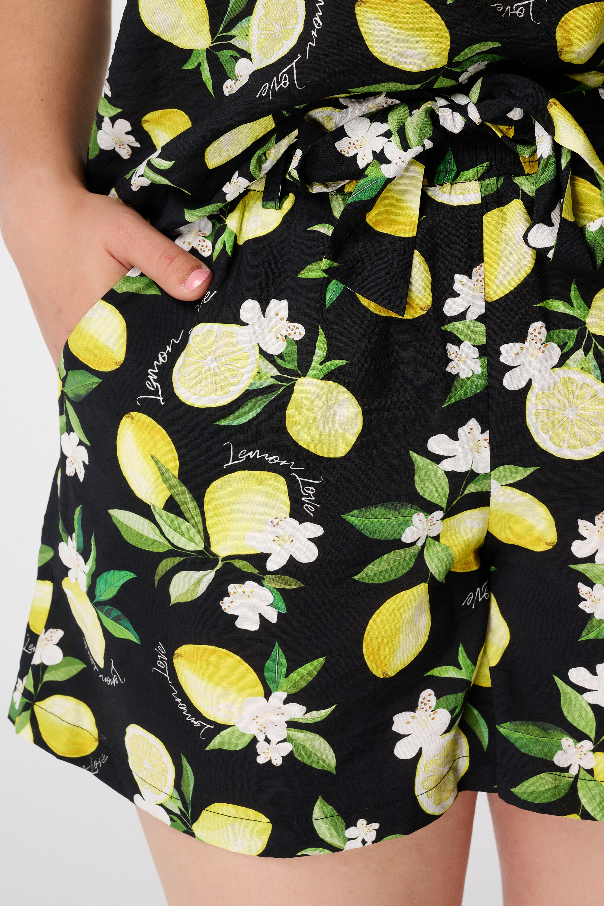 Shorts met citroenprint en ceintuur image number 4