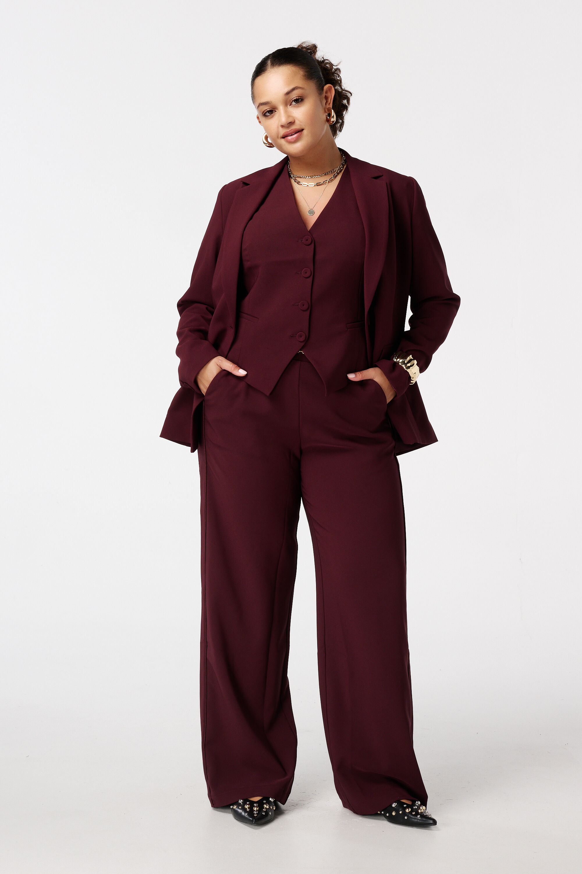 Pantalon avec boucle dor&eacute;e image number 6