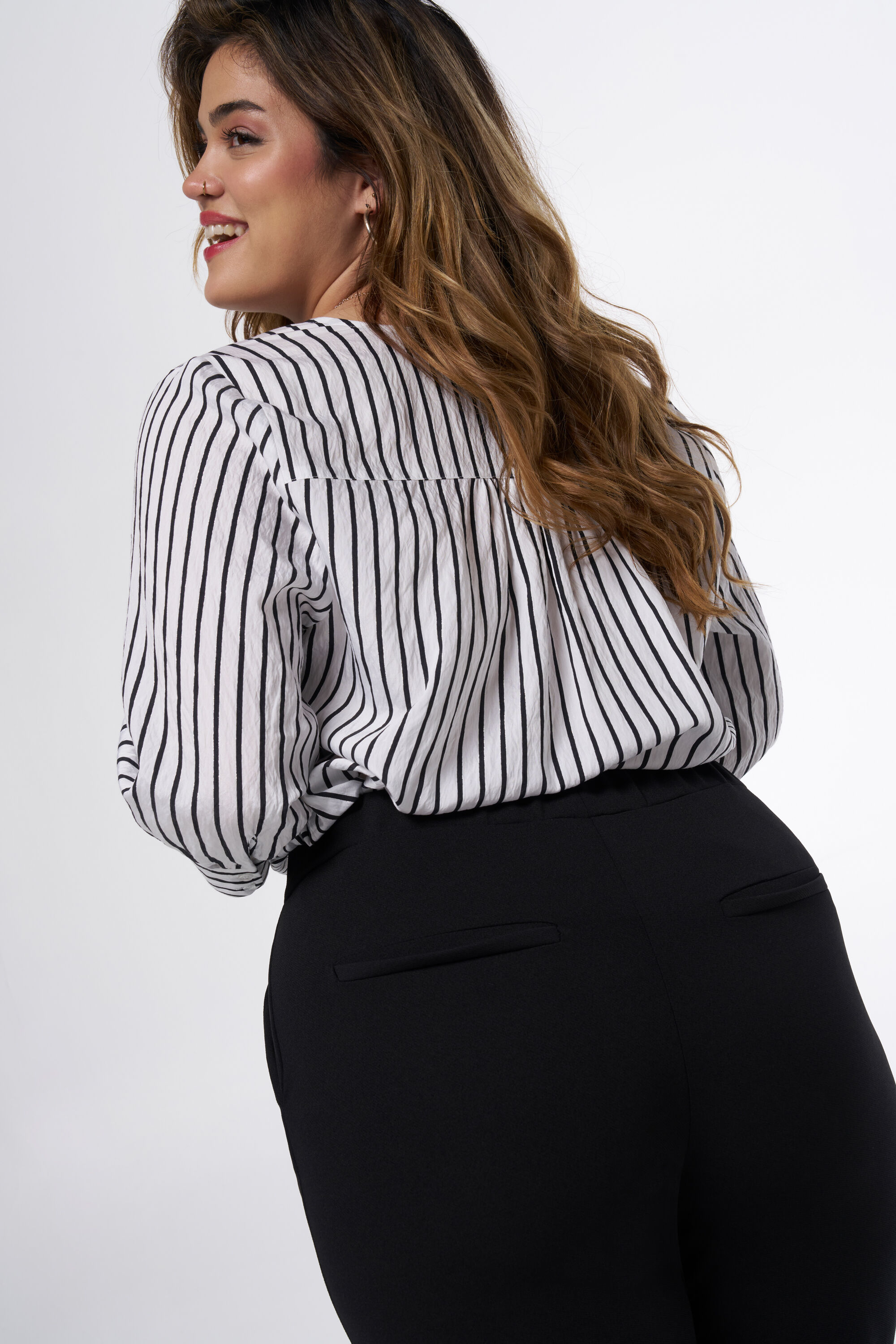 Broek met stretch en wijde pijpen image number 2