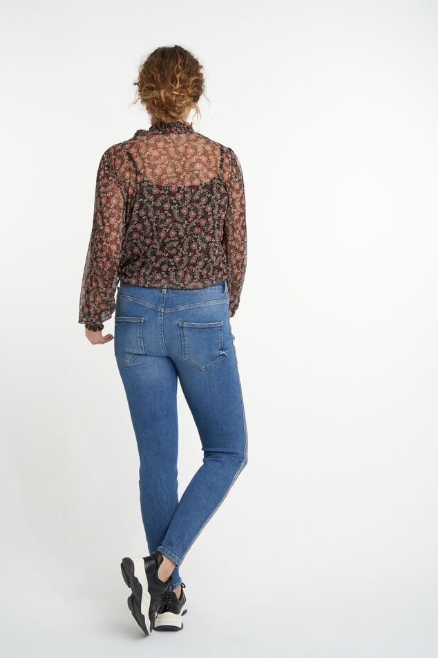 Jeans aux décors latéraux image number 3