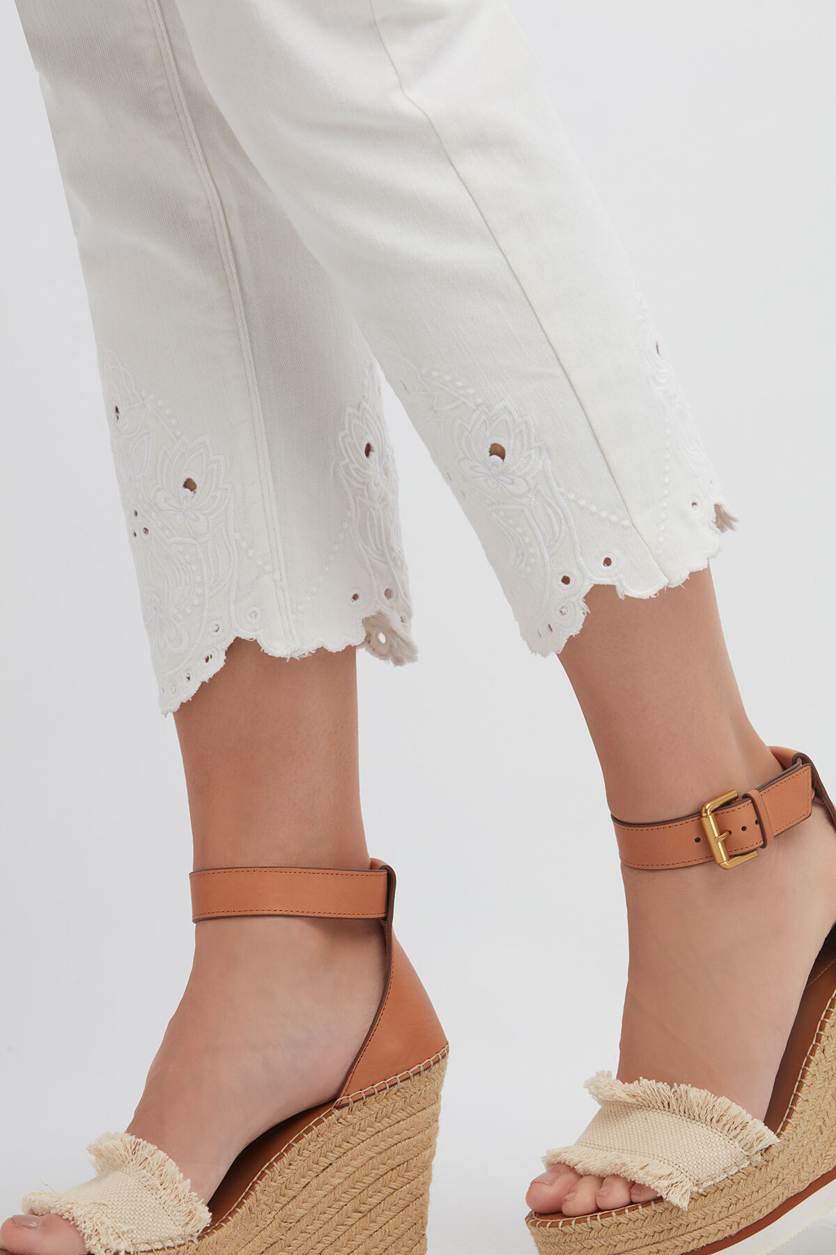 Pantalon  3/4 avec broderie image number 3