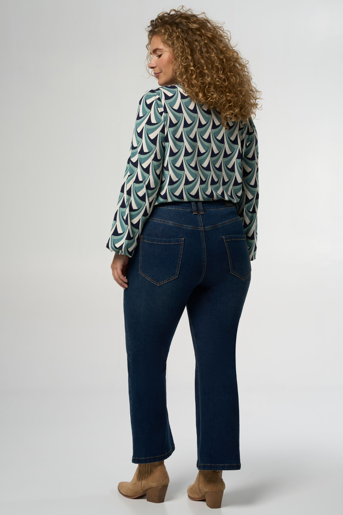 Flared jeans 28 inch image number 3