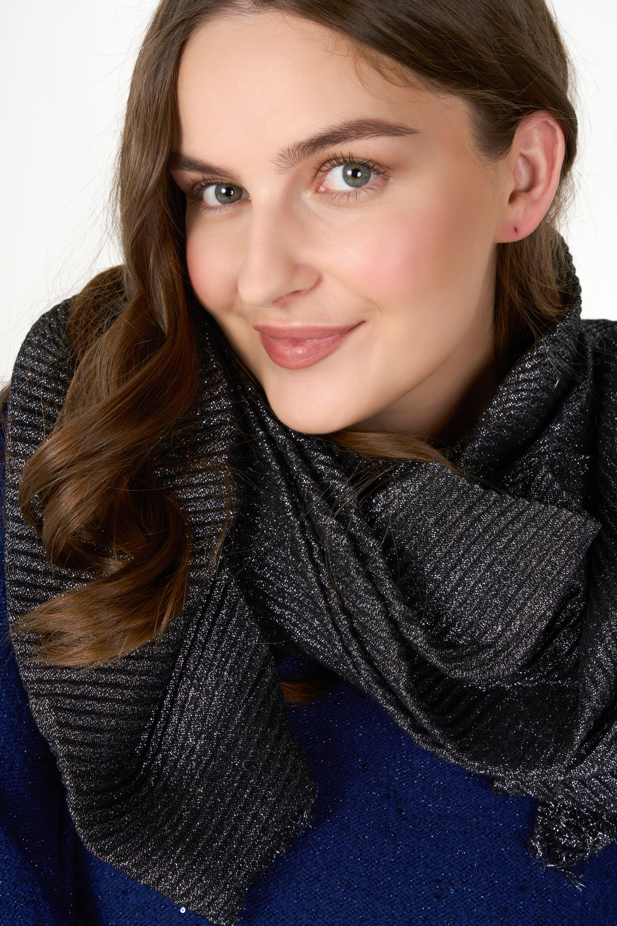 Sjaal met zilveren details image number 2