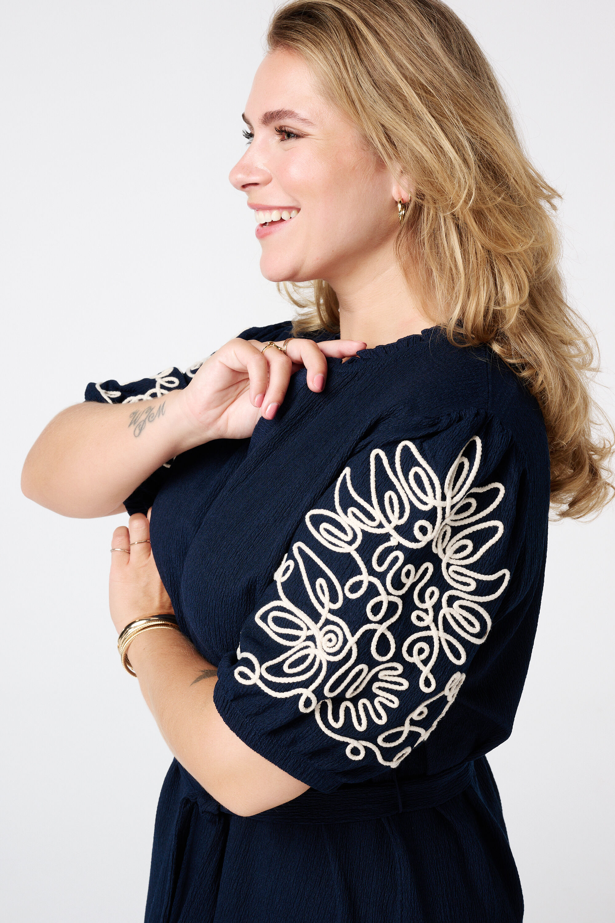 Jurk met details op de mouwen image number 4