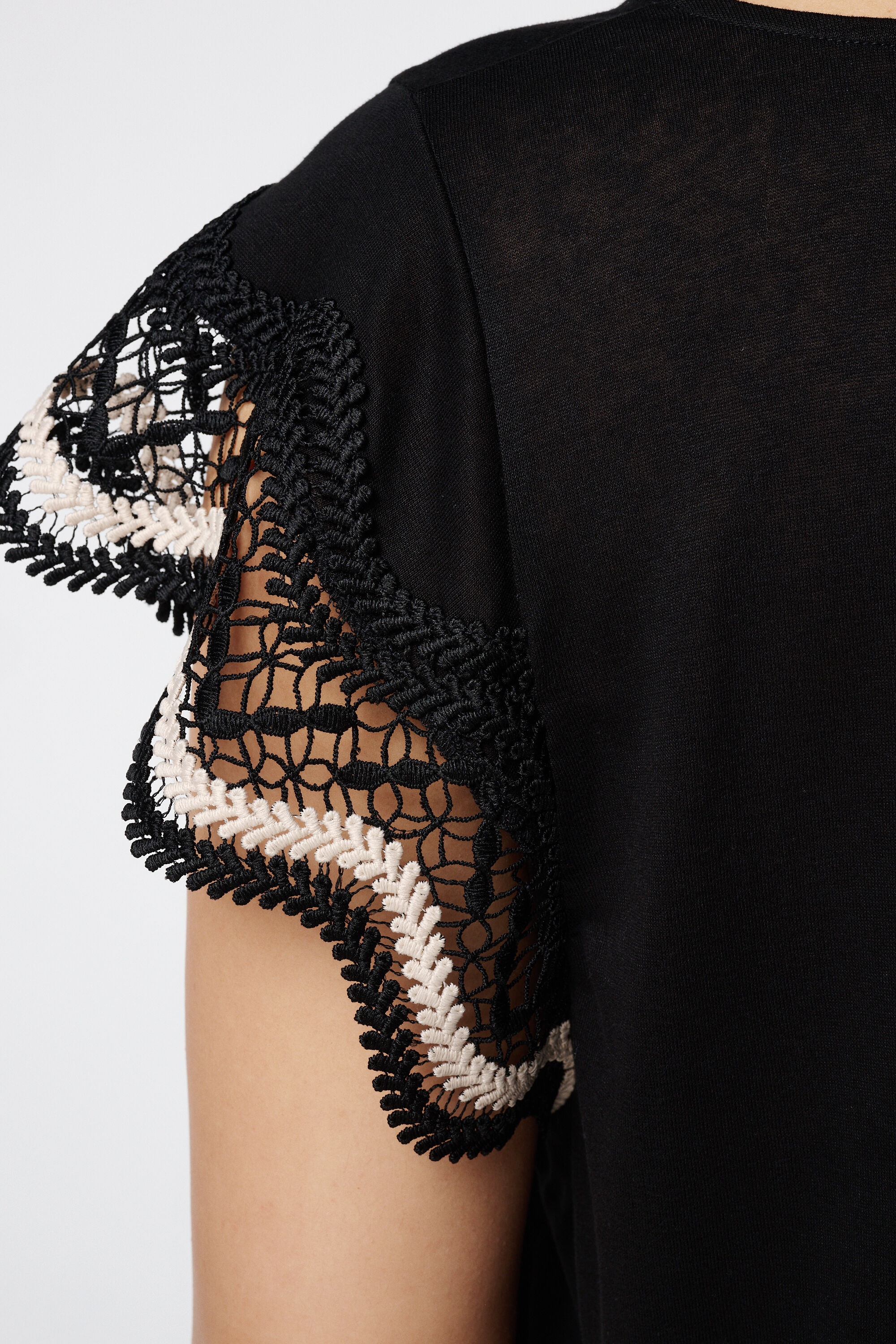 T-shirt met gehaakte details image number 6