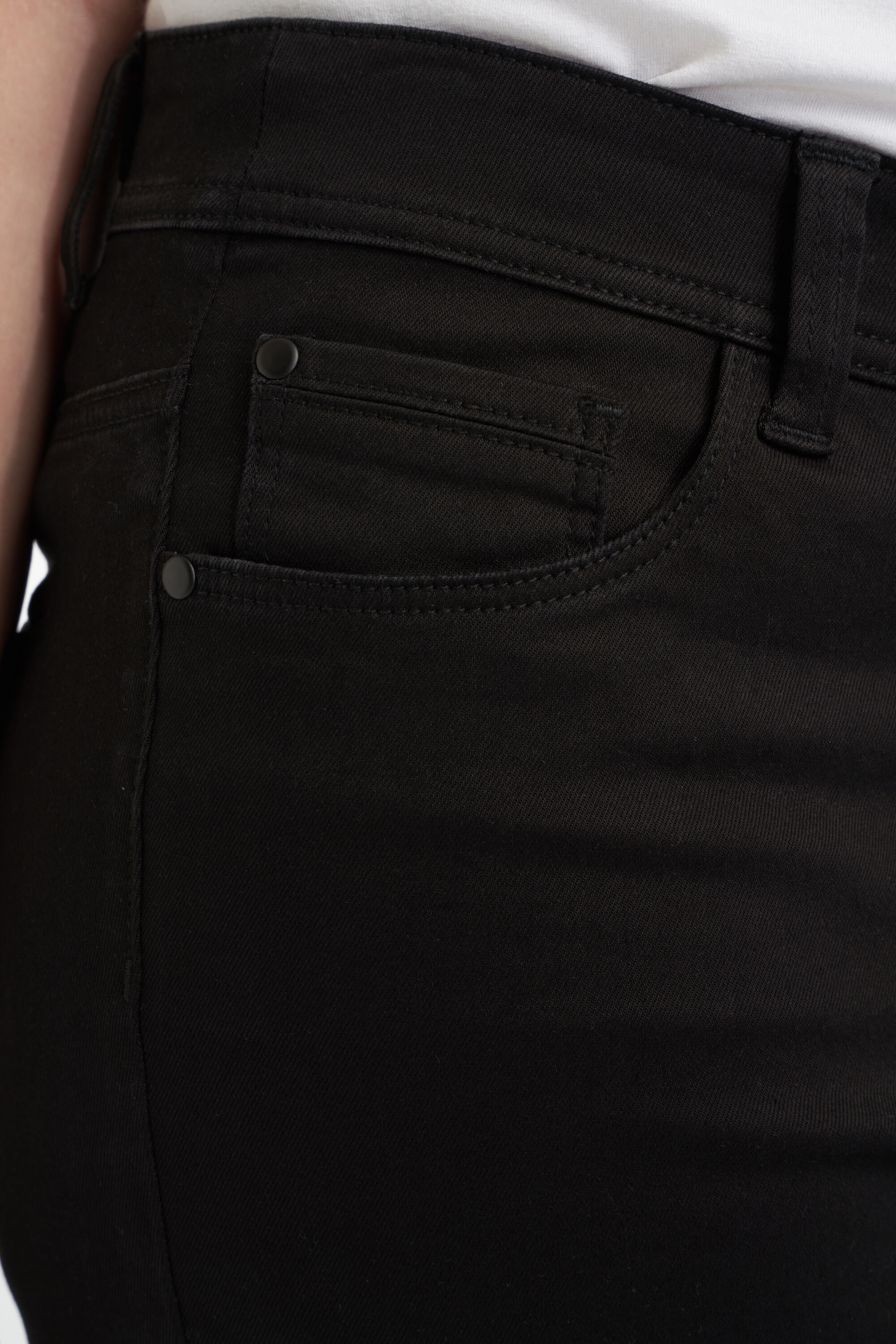 Skinny leg jeans SHAPES image number 6