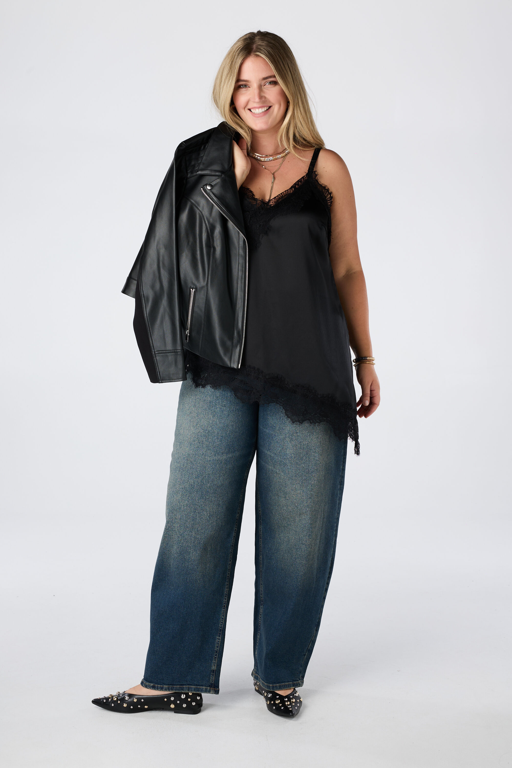 Blouse asym&eacute;trique avec dentelle image number 3