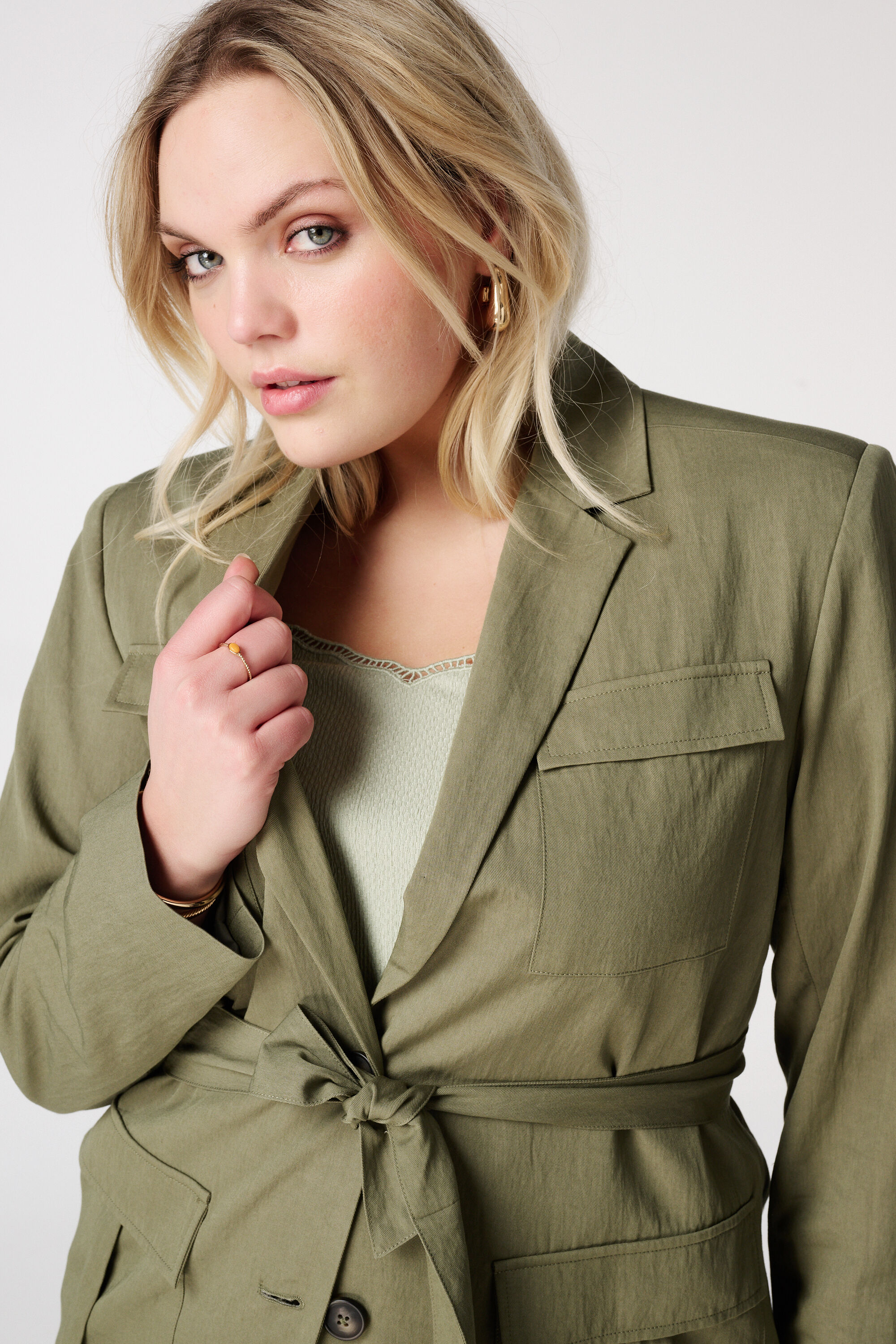 Blazer avec poches et ceinture image number 4