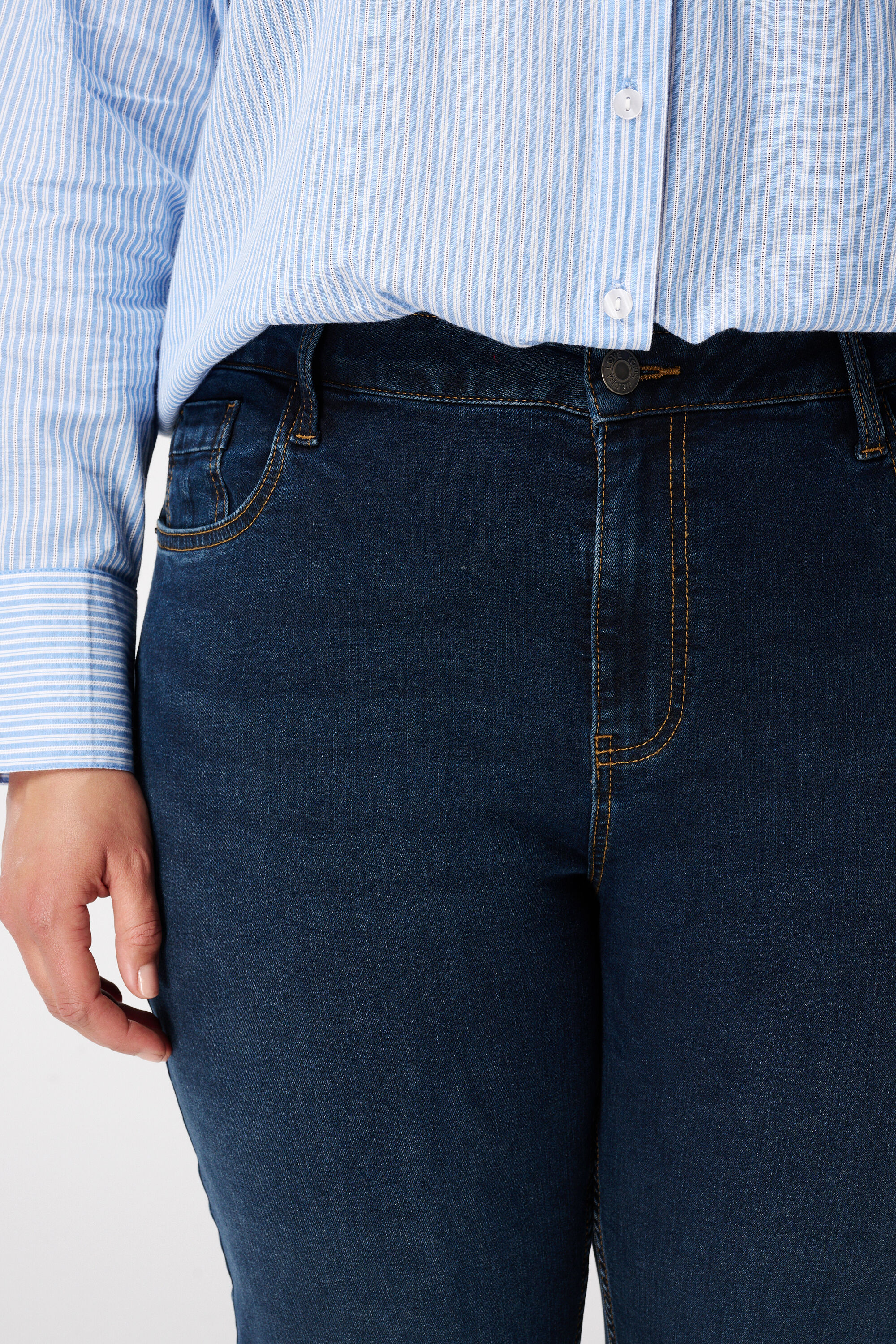 Jean &agrave; jambes droites LILY image number 4