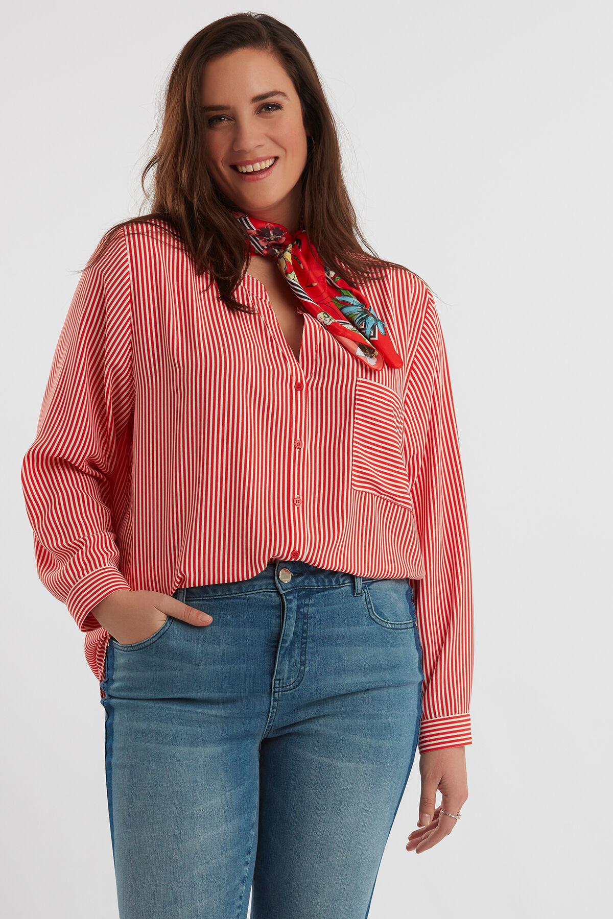 Foulard &agrave; fleurs image number 3