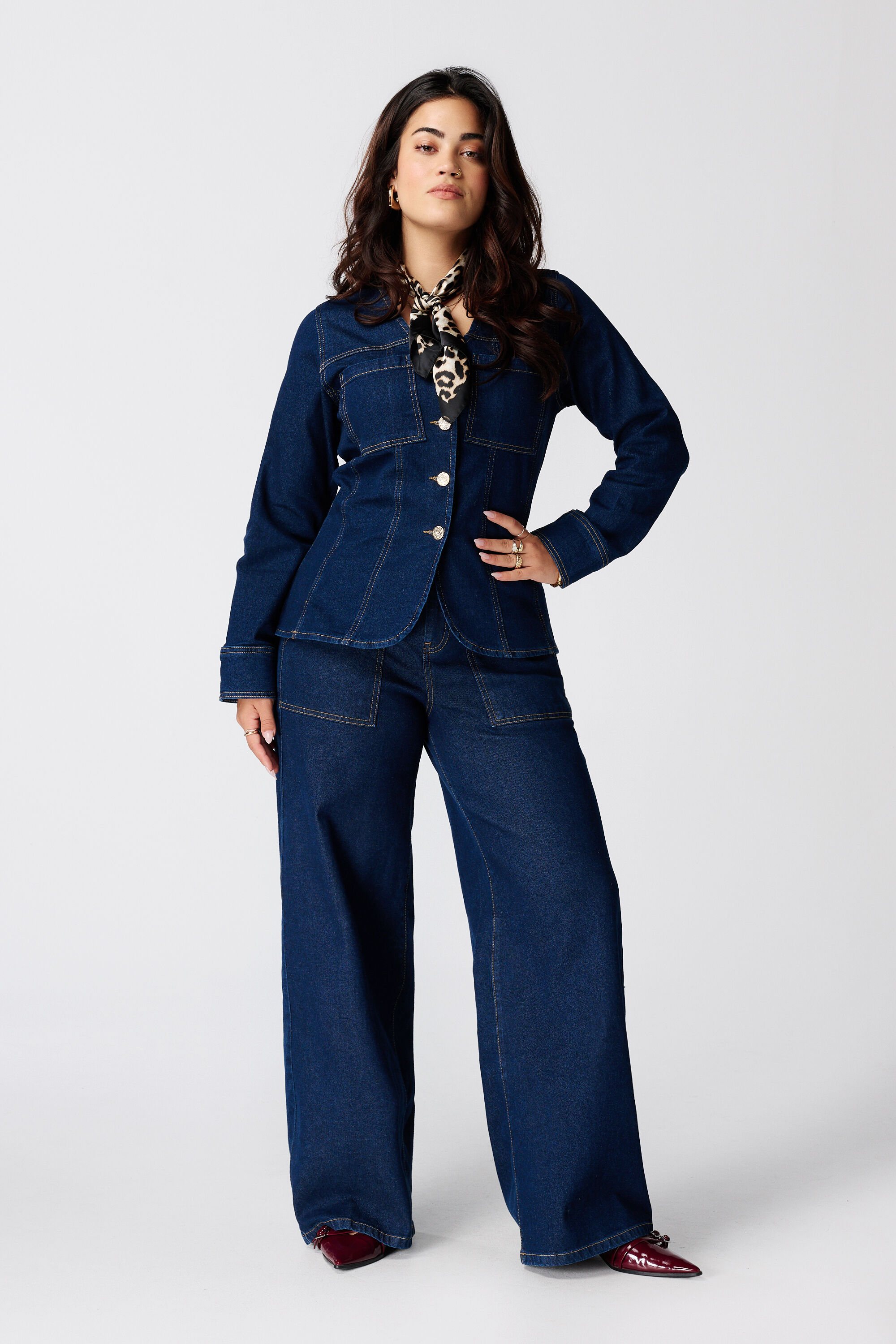 Wide leg jeans met sierknopen