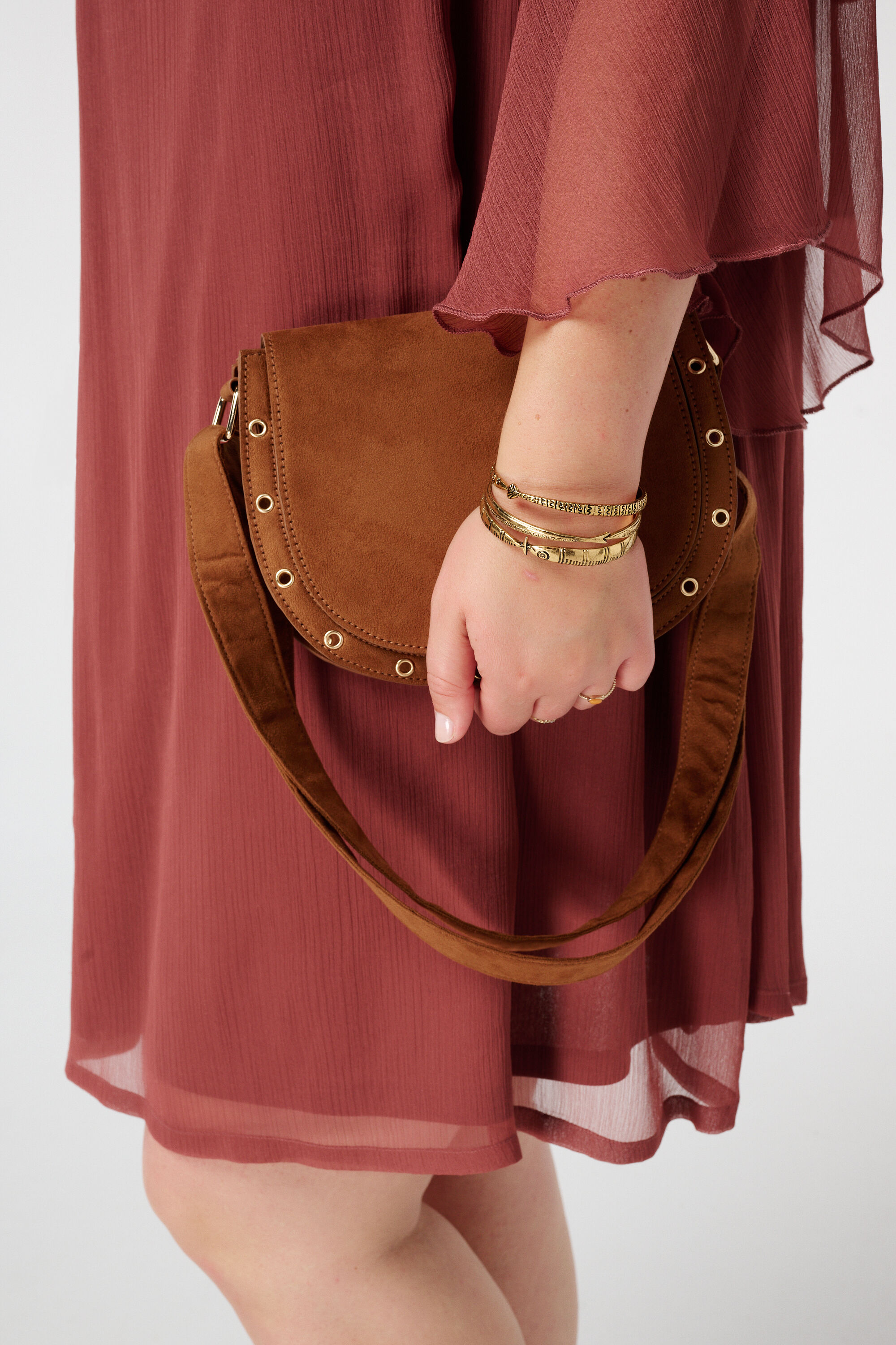 Sac bandouli&egrave;re aspect daim image number 4