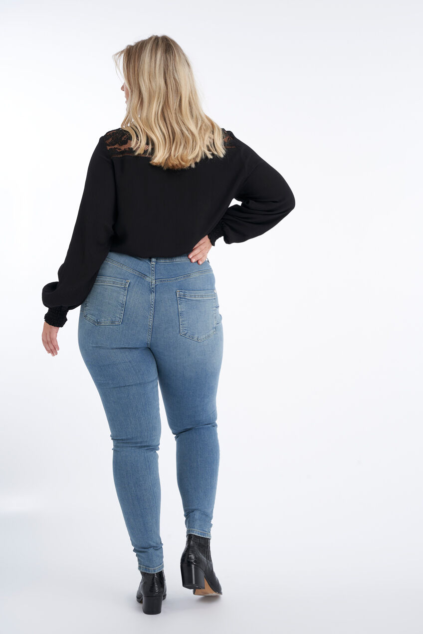 Shaping Skinny Jeans SCULPTS image number 5