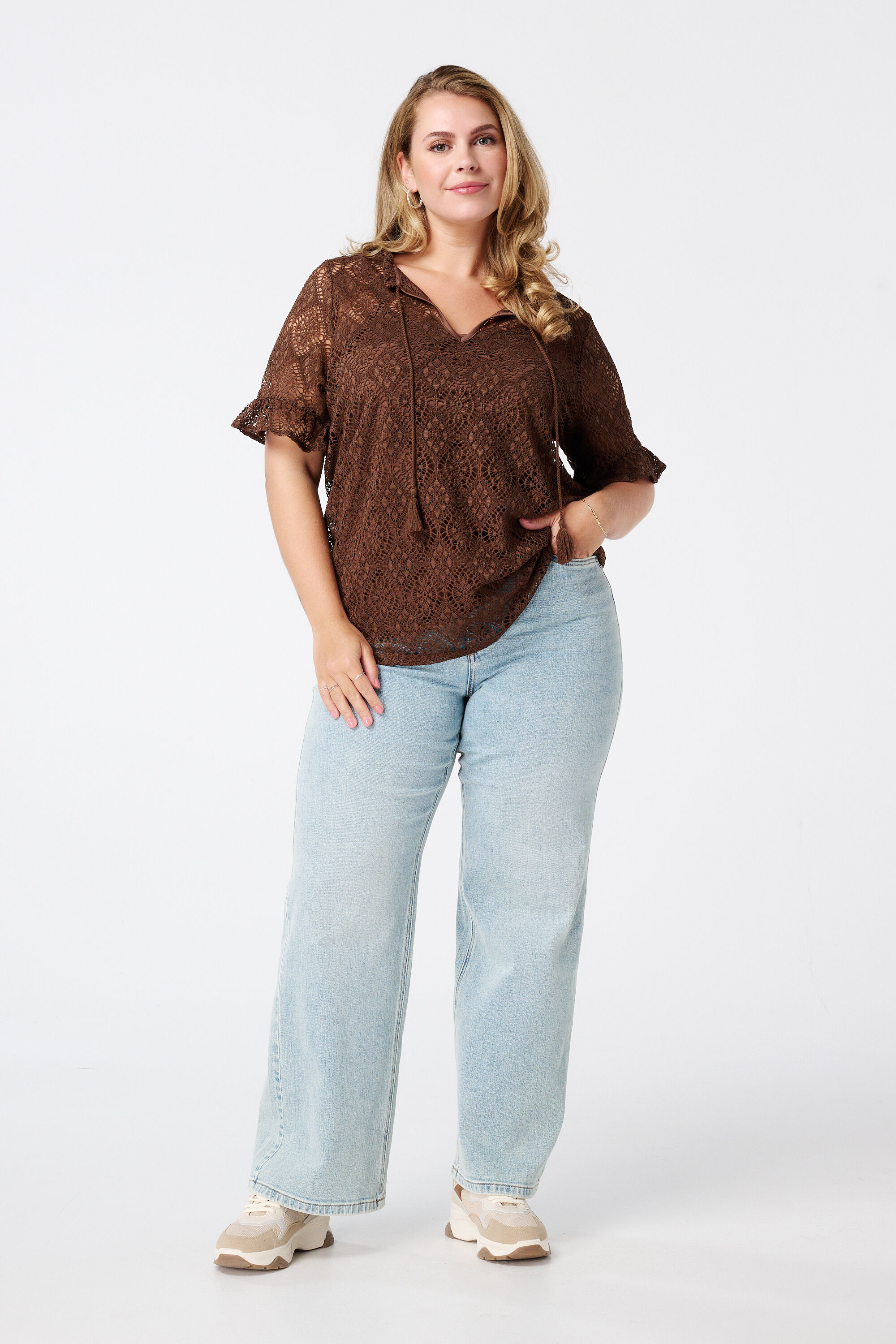 Top en dentelle image number 5