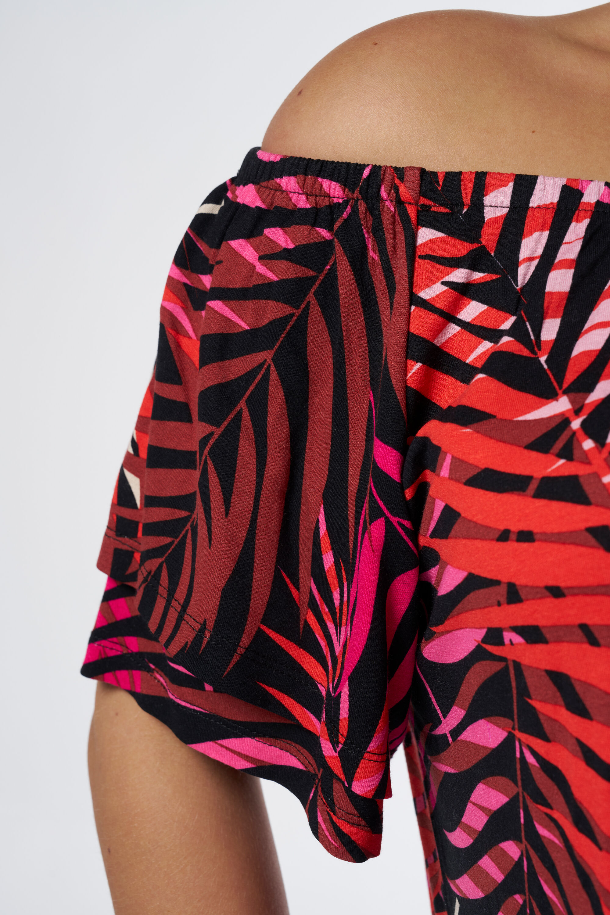 Robe &agrave; &eacute;paules ajour&eacute;es image number 4