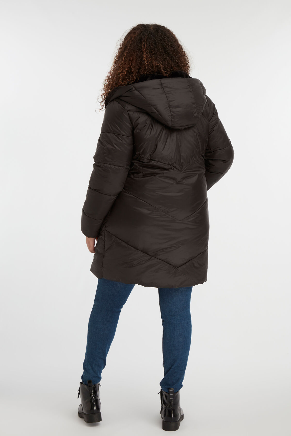 Gewatteerde jas met capuchon image number 3