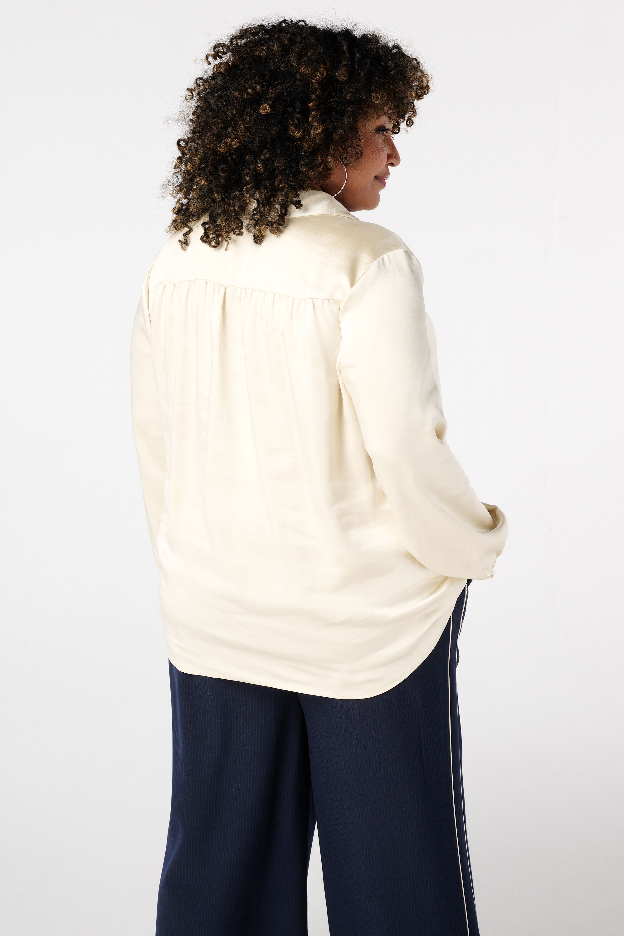 Blouse aspect satin&eacute; image number 3