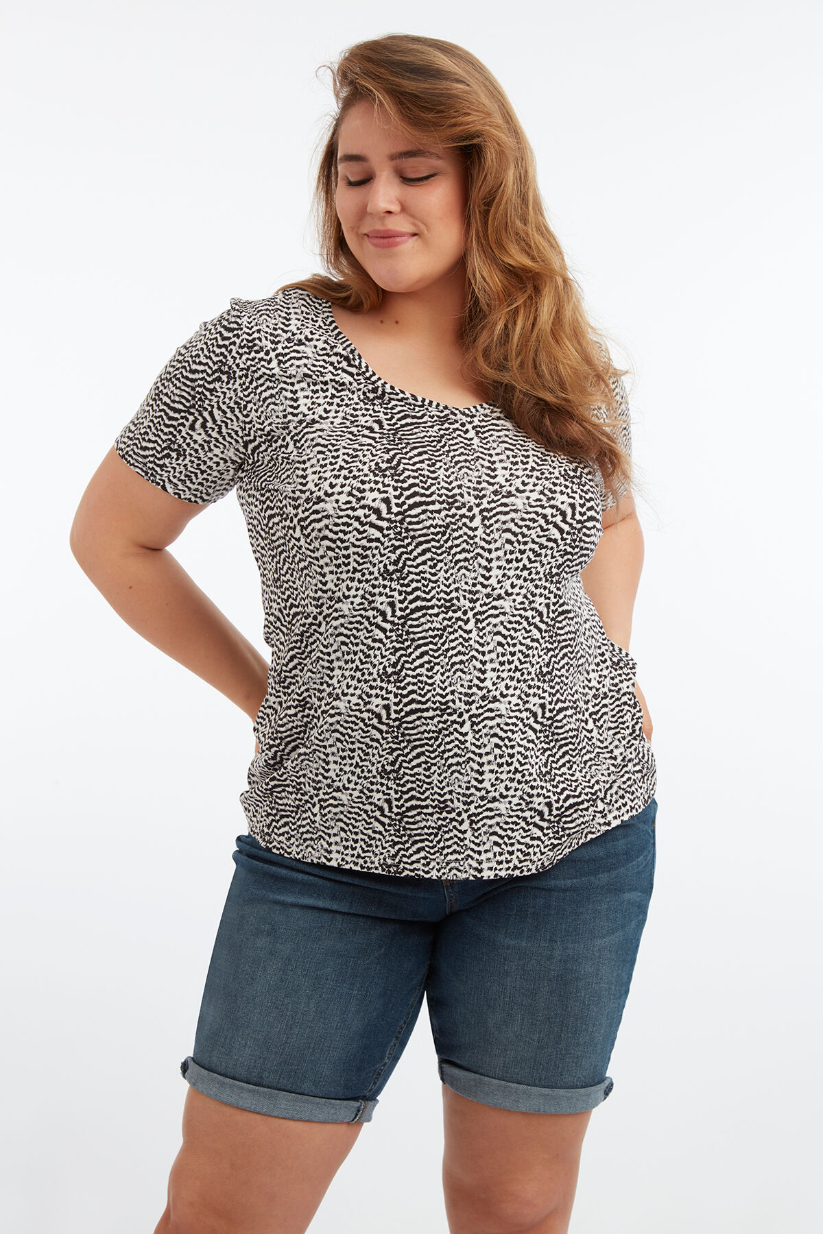 T-shirt met V-hals en print image number 3