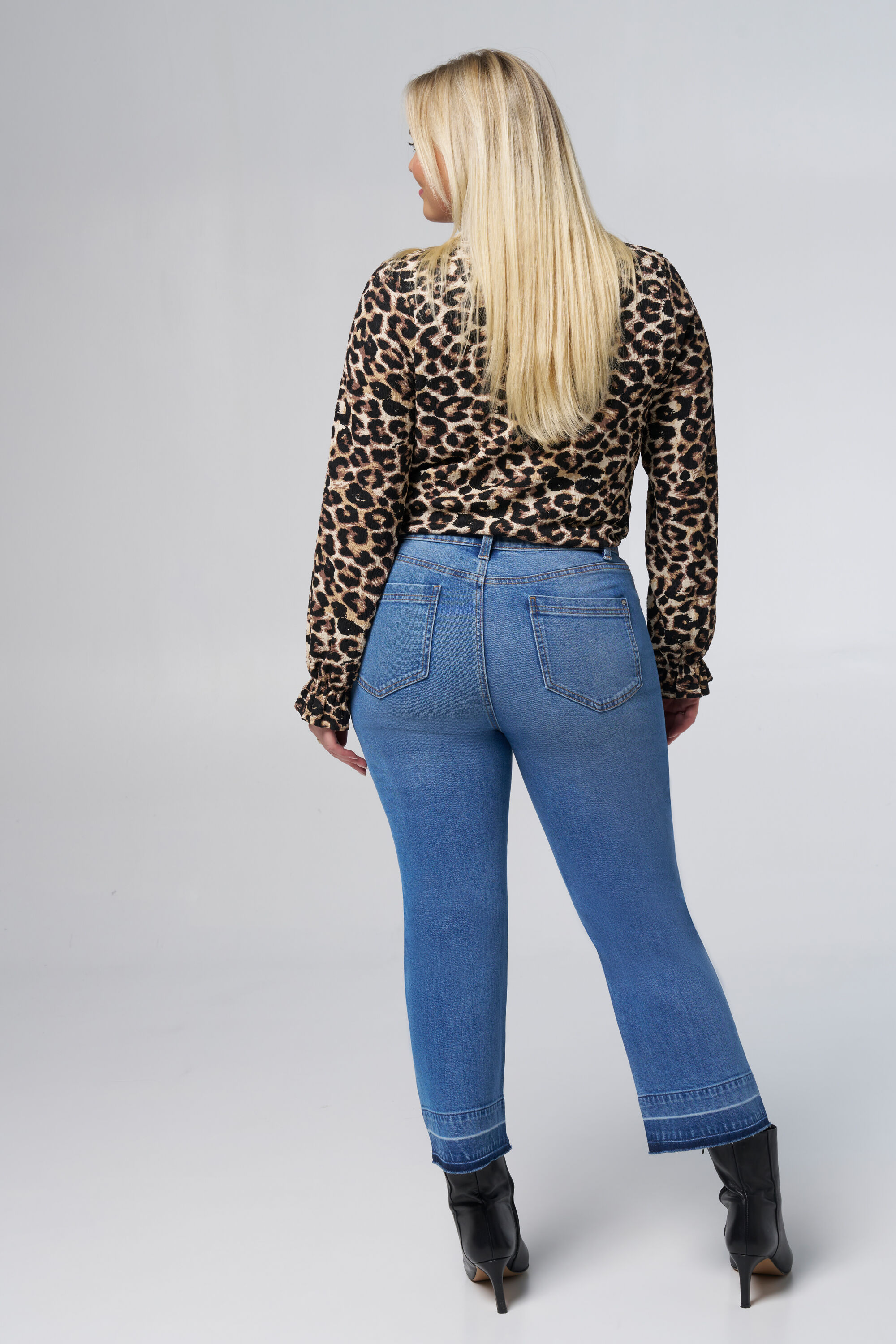Straight cropped jeans image number 3